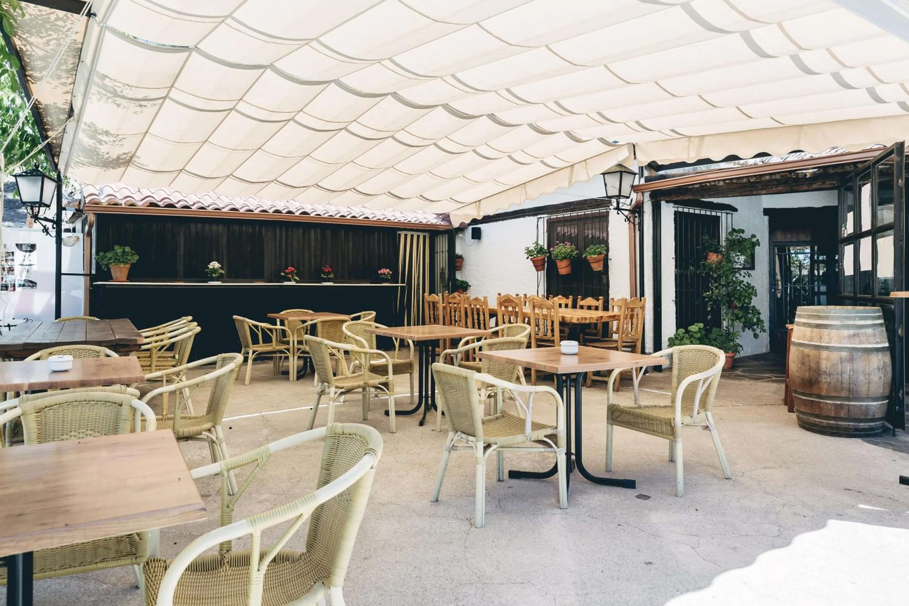 Restaurant/places to eat in Casas Cueva Tio Tobas Guadix