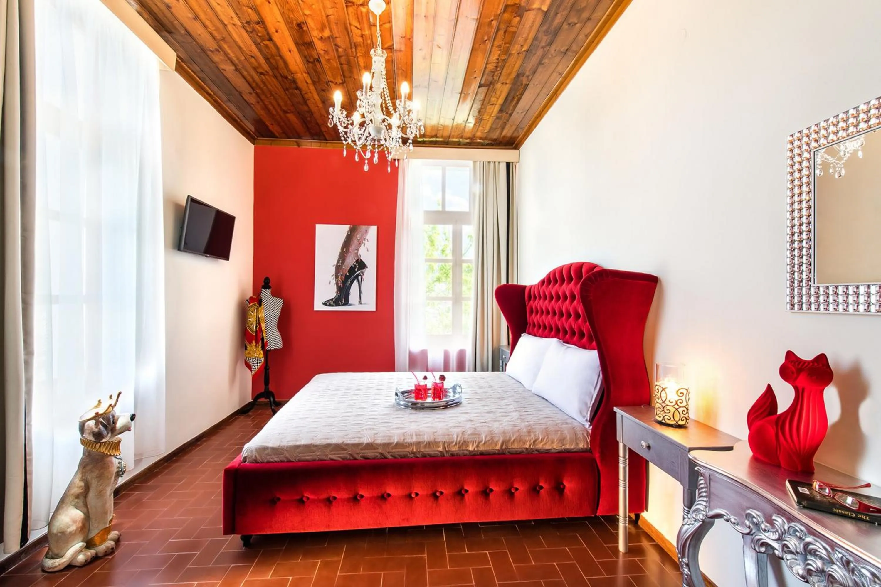 Photo of the whole room, Bed in A for Art Hotel