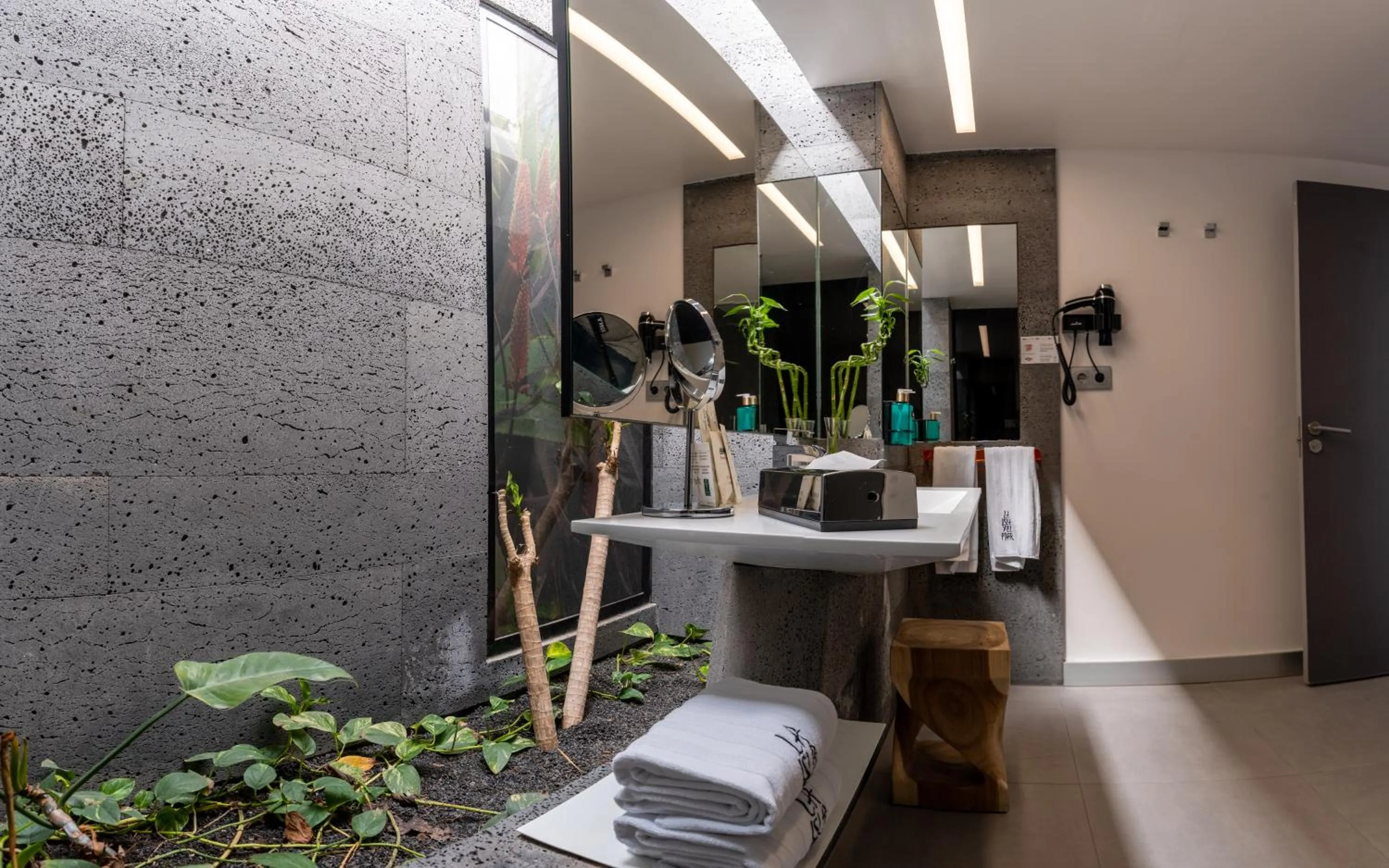 Bathroom in La Isla y el Mar, Hotel Boutique