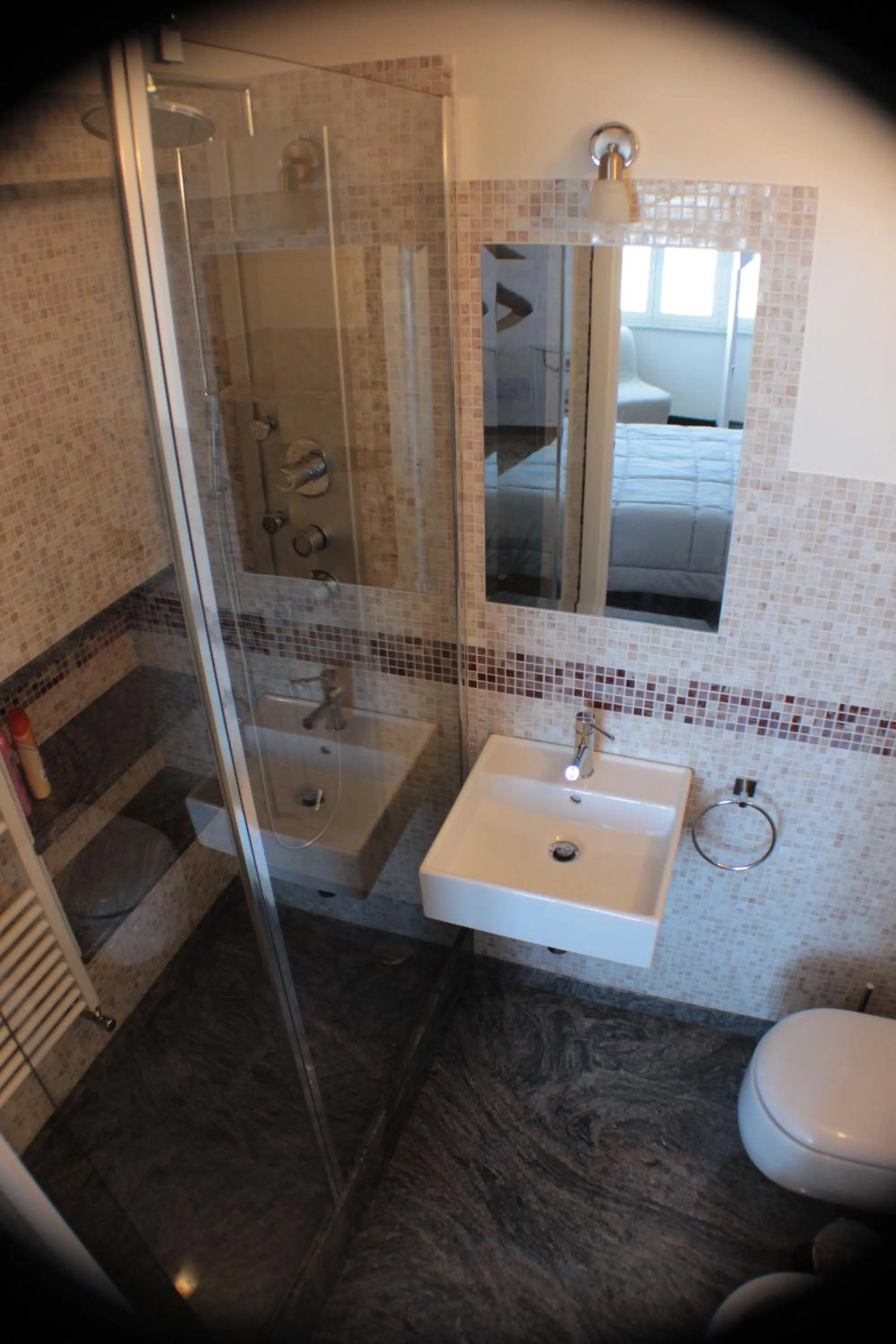 Shower in B&B Caterina