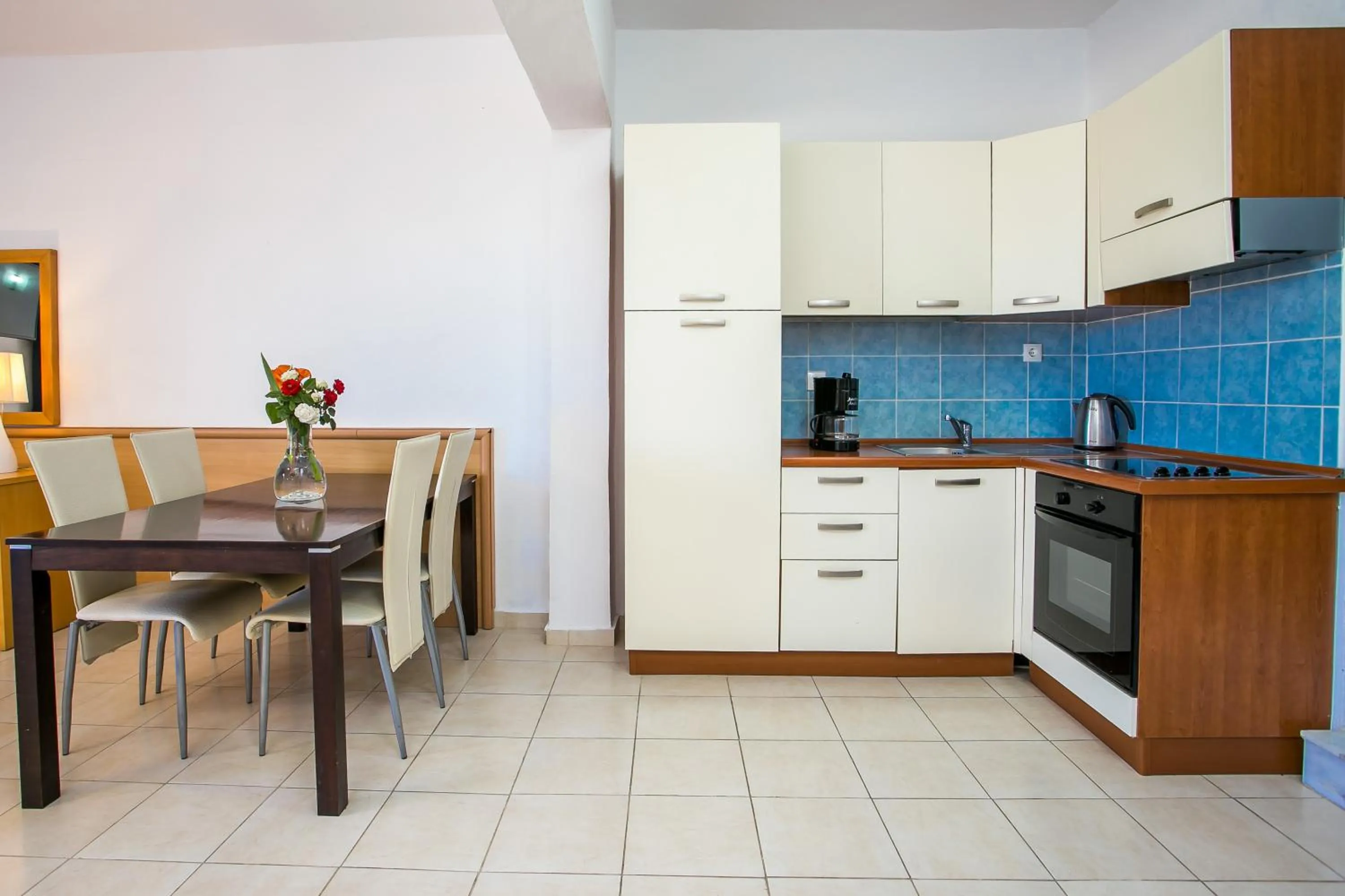 Kitchen or kitchenette in Mon Repos Hotel