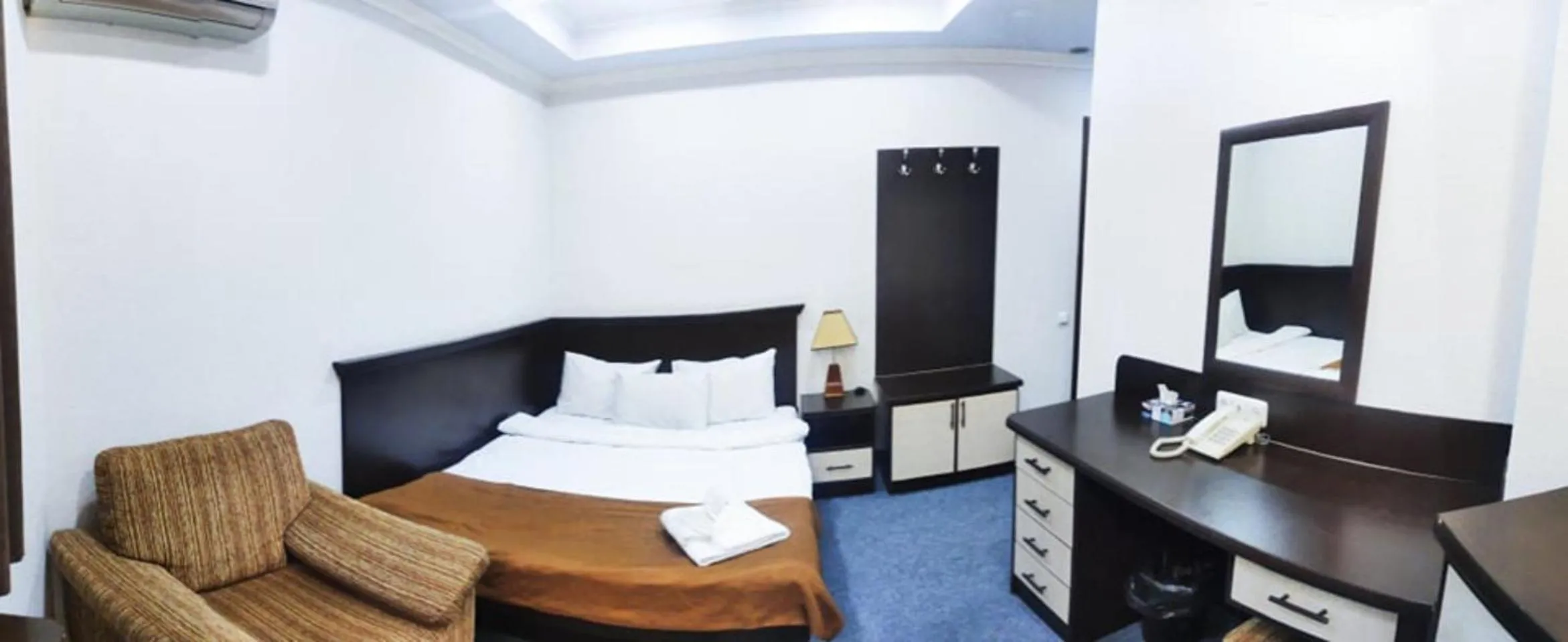 Bedroom, Bed in DDD Hotel
