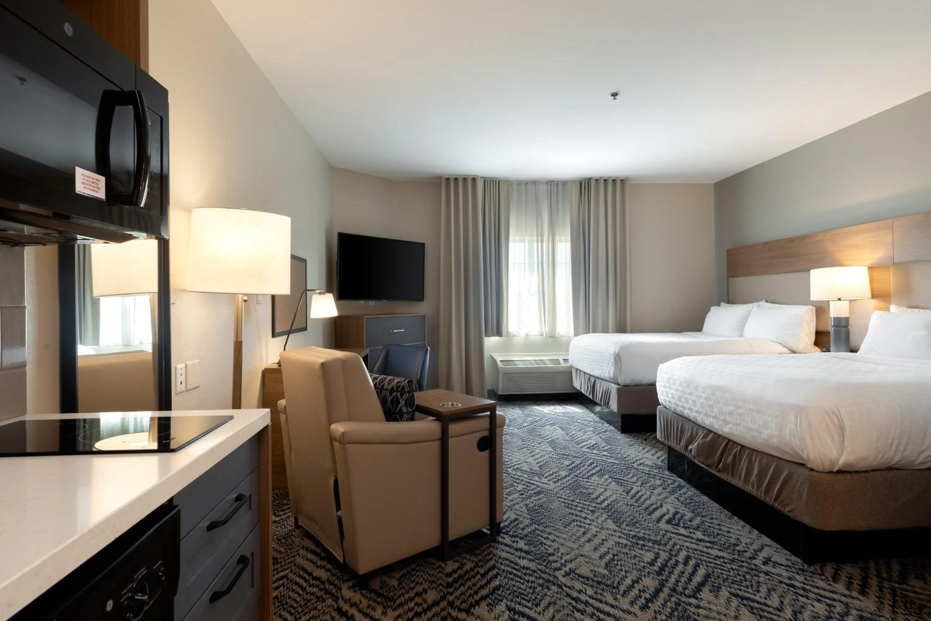Photo of the whole room, Bed in Candlewood Suites Enterprise by IHG