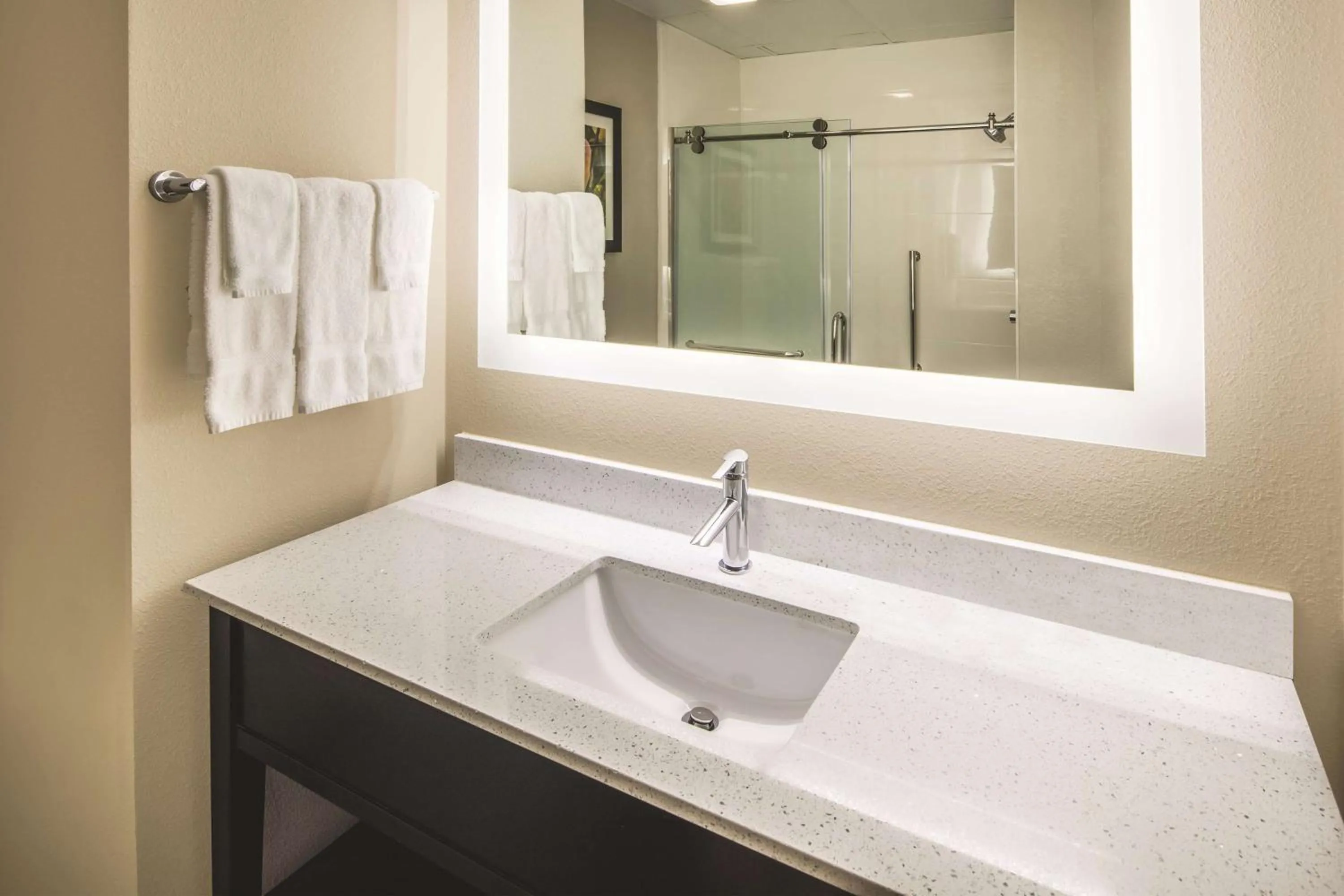 Photo of the whole room in La Quinta by Wyndham Milledgeville