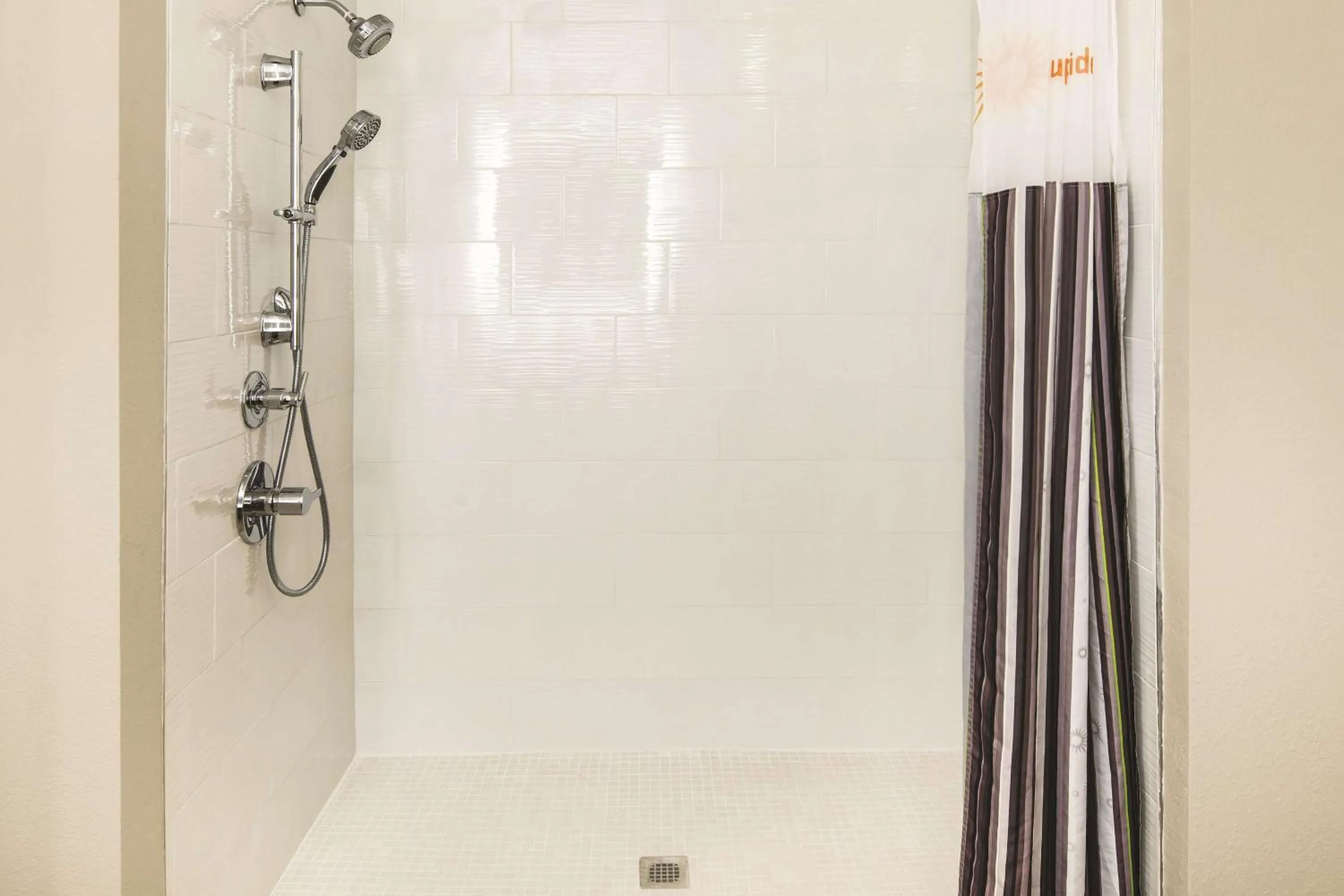 Photo of the whole room in La Quinta by Wyndham Milledgeville