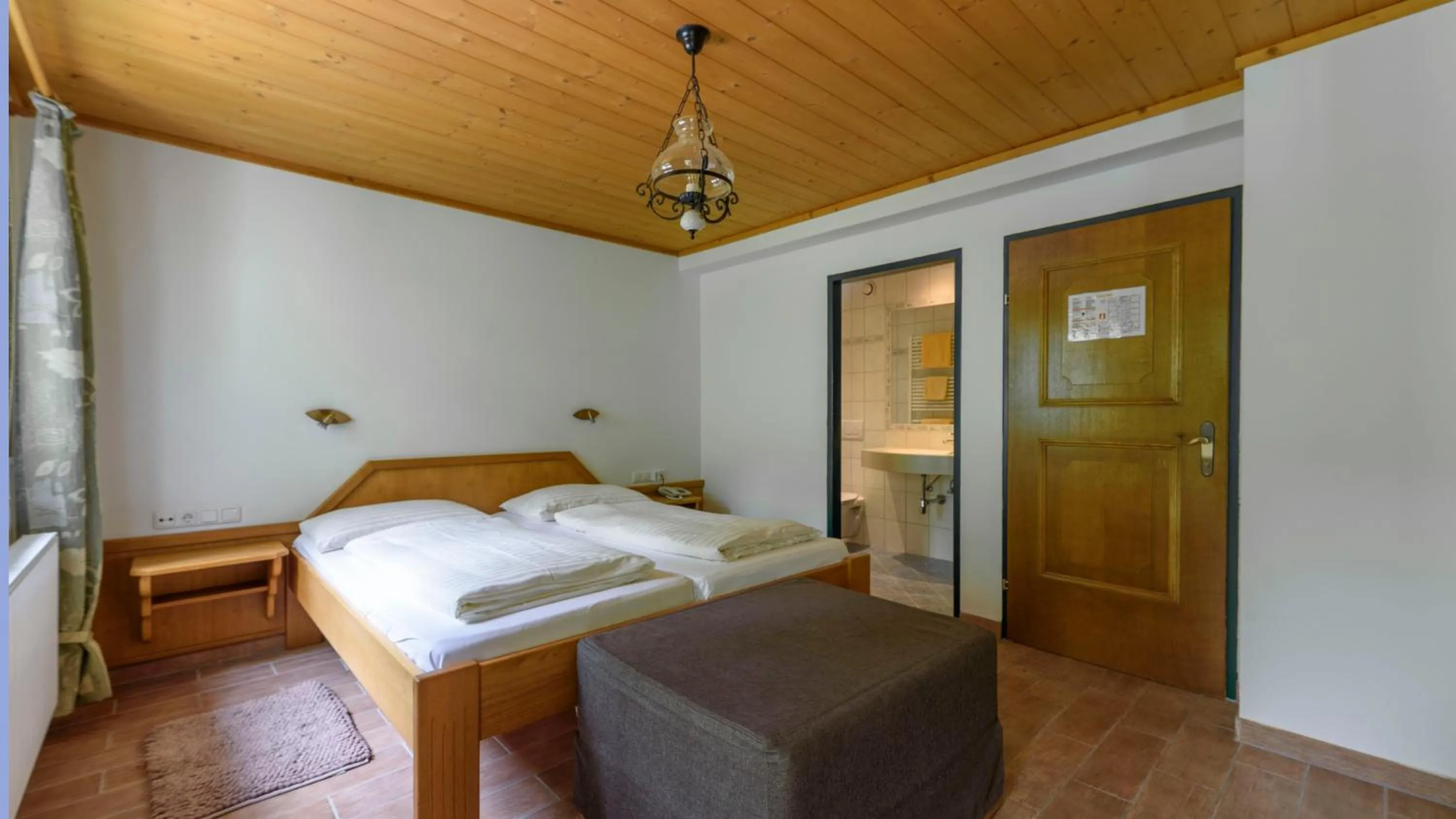 Bed in Hotel Landhaus Ausswinkl