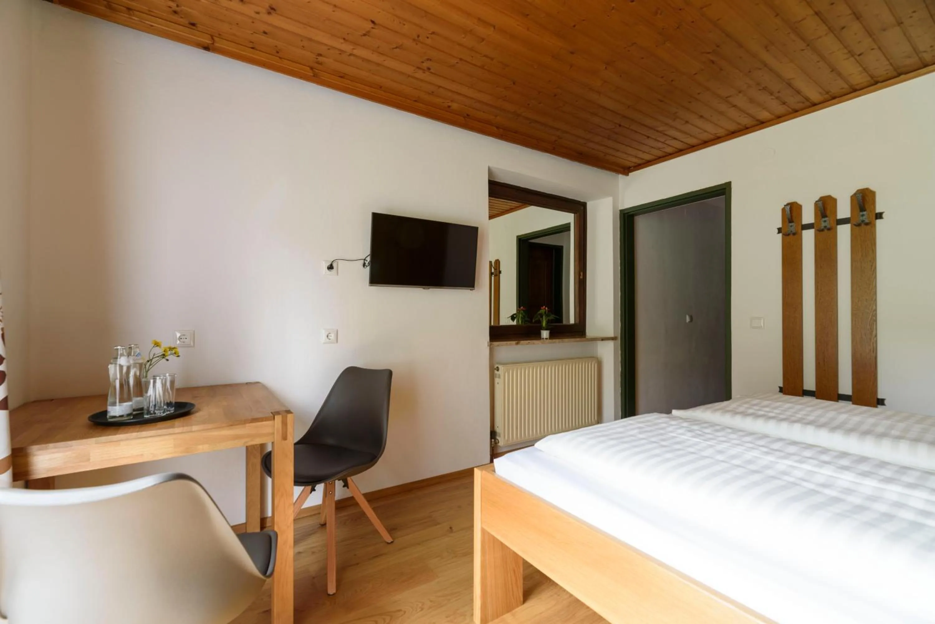 Breakfast, Bed in Hotel Landhaus Ausswinkl