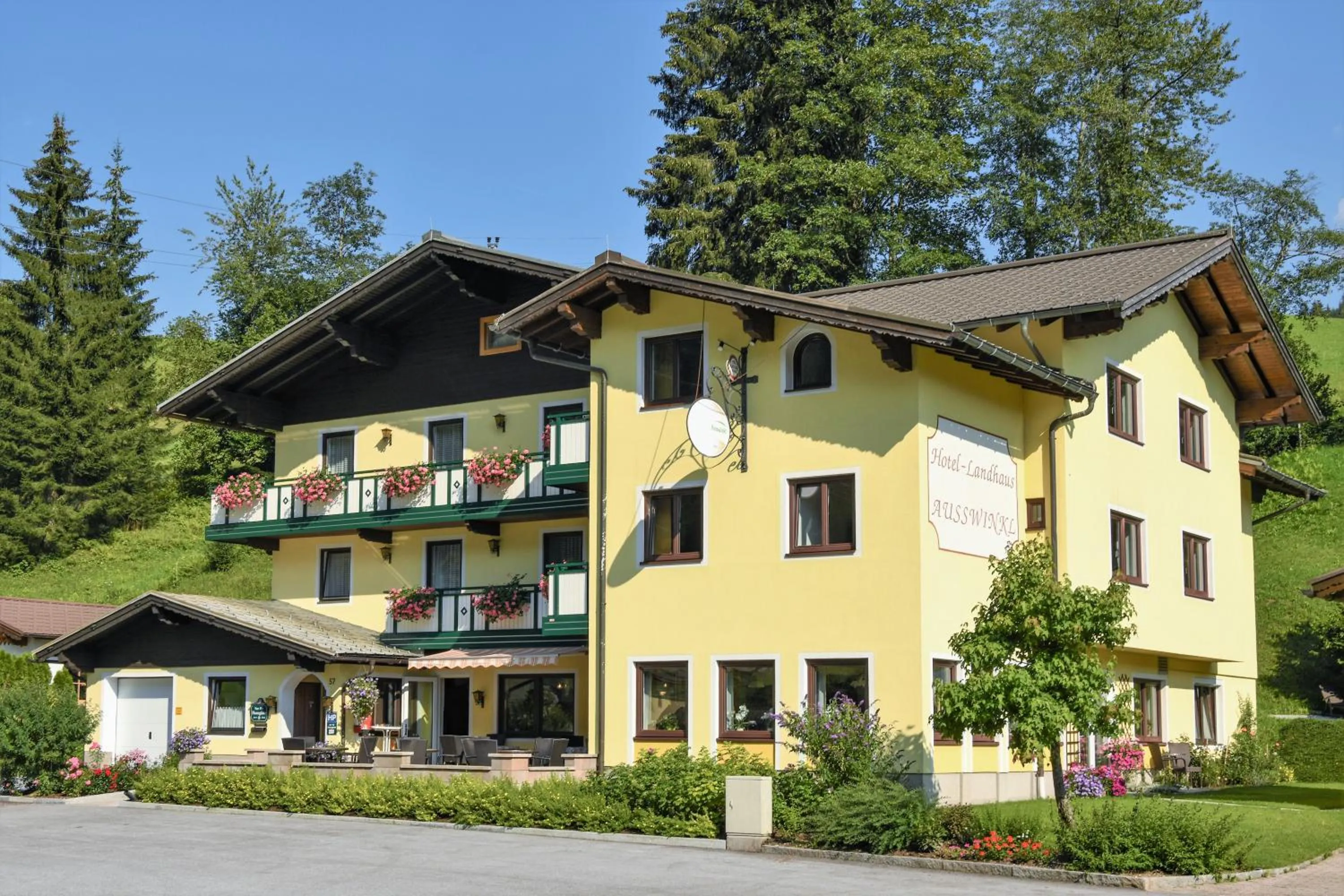 Property building in Hotel Landhaus Ausswinkl