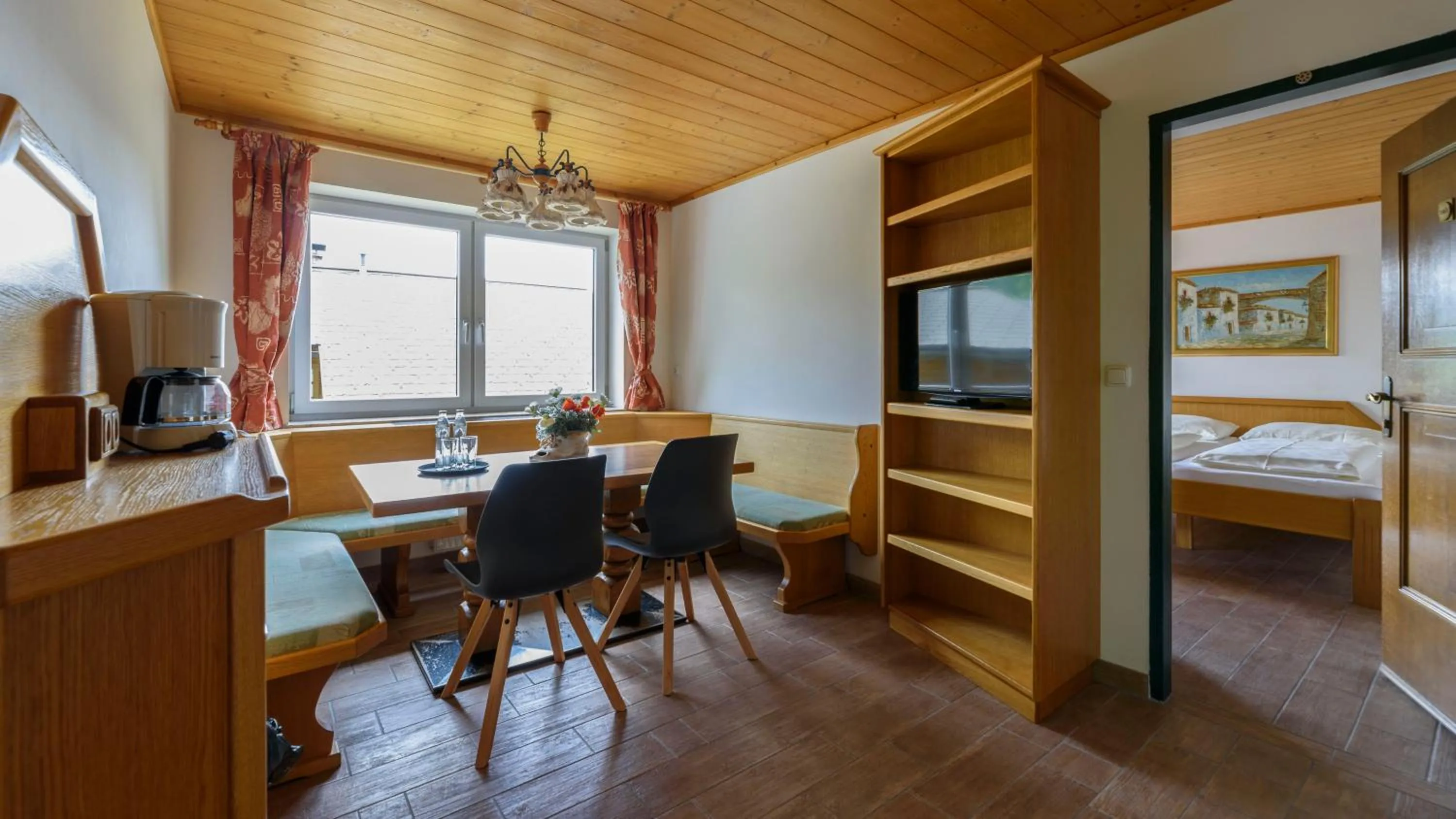 TV and multimedia, Bed in Hotel Landhaus Ausswinkl