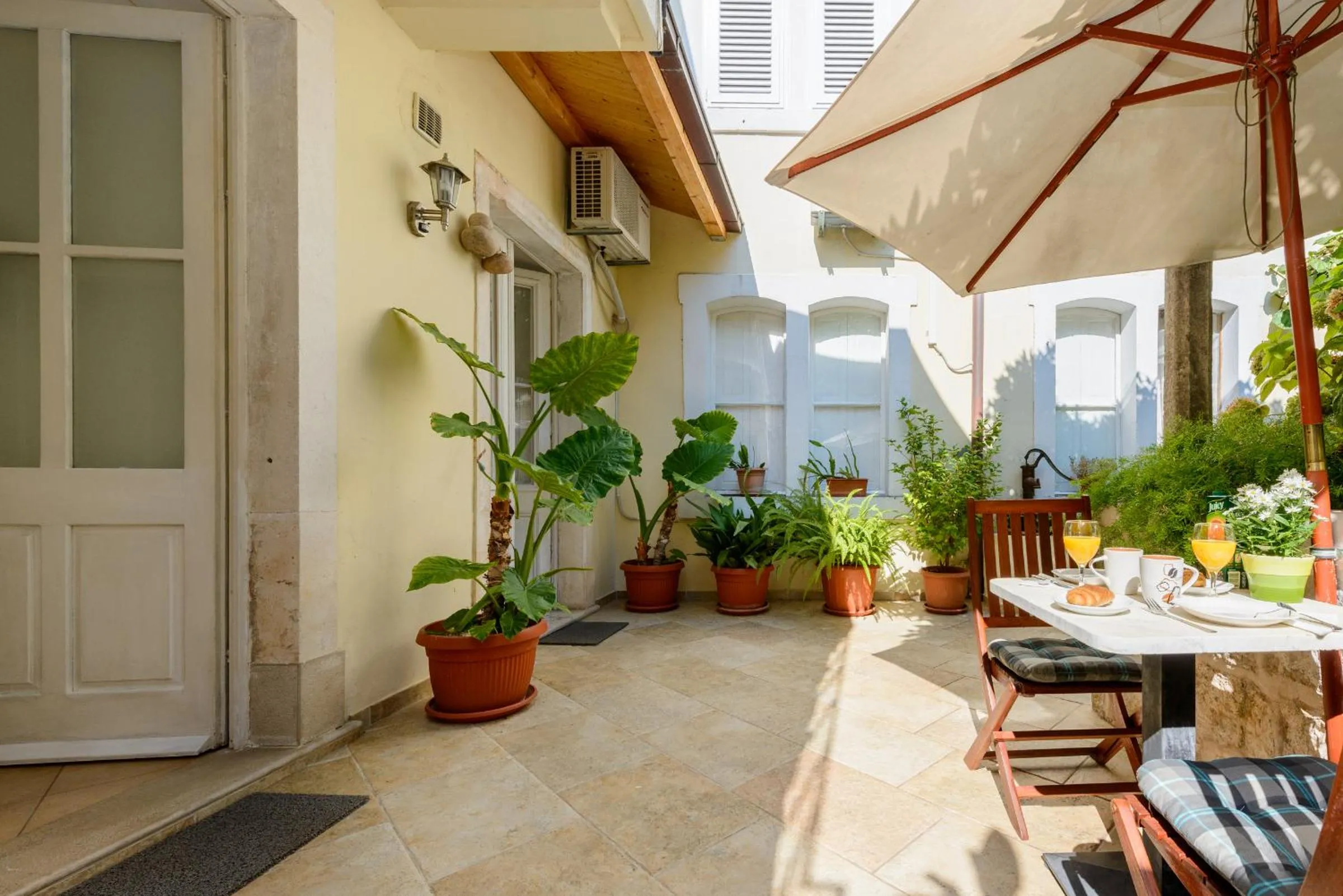 Apartments Eta
