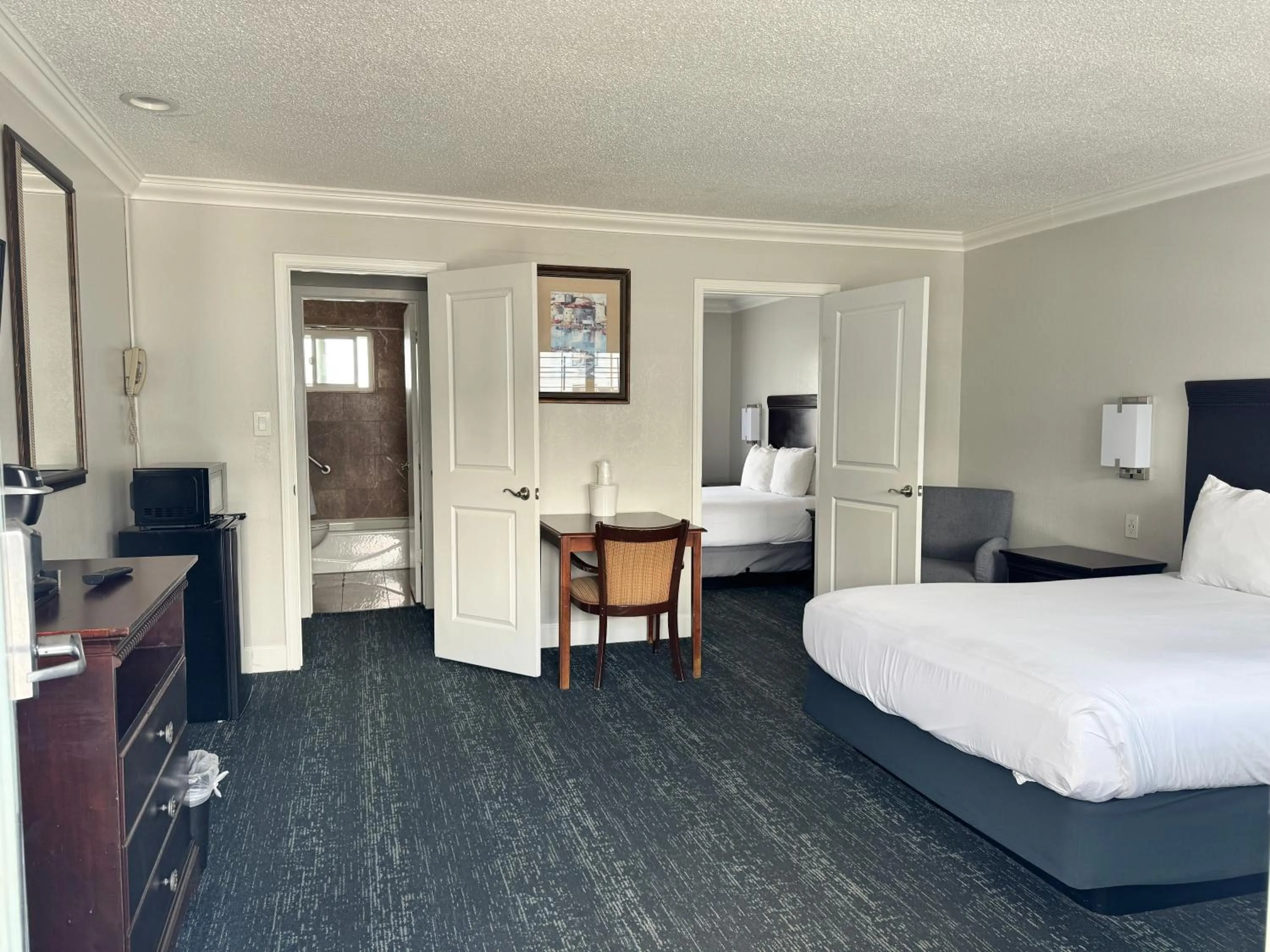 Photo of the whole room, Bed in Stargazer Inn and Suites