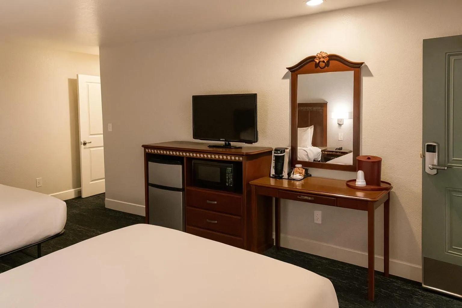 Bedroom, Bed in Stargazer Hotel