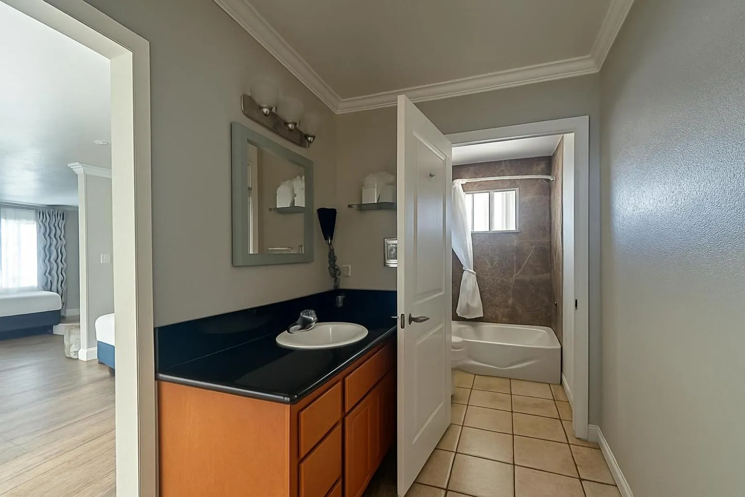 Bathroom, Bed in Stargazer Hotel