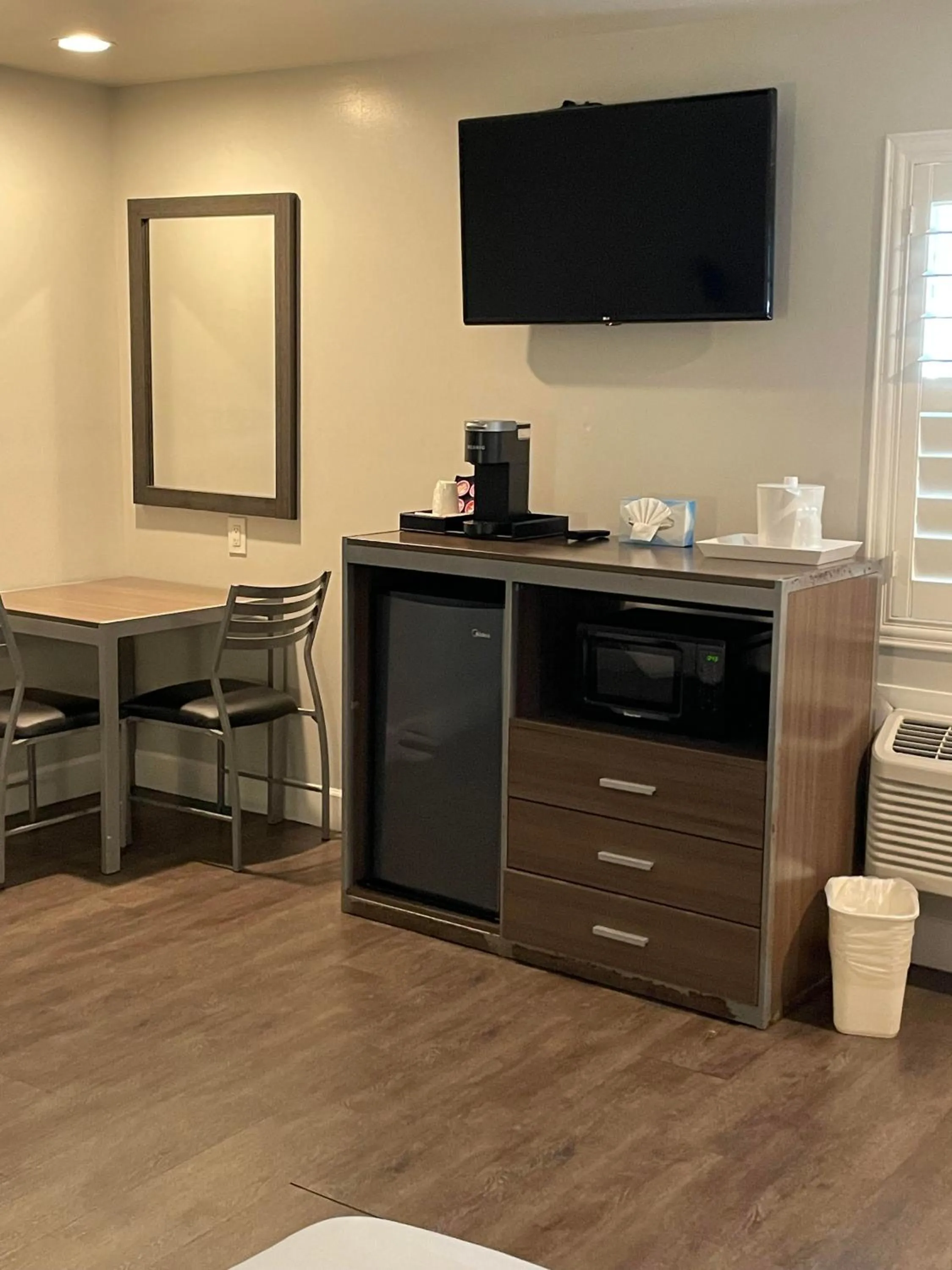 Dining area in Stargazer Inn and Suites