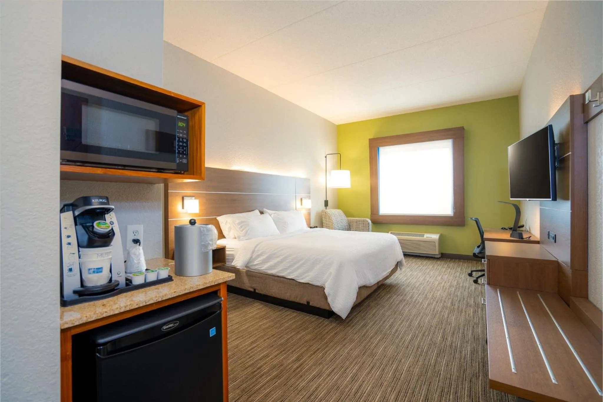 Photo of the whole room, Bed in Holiday Inn Express Hotel & Suites Mankato East by IHG