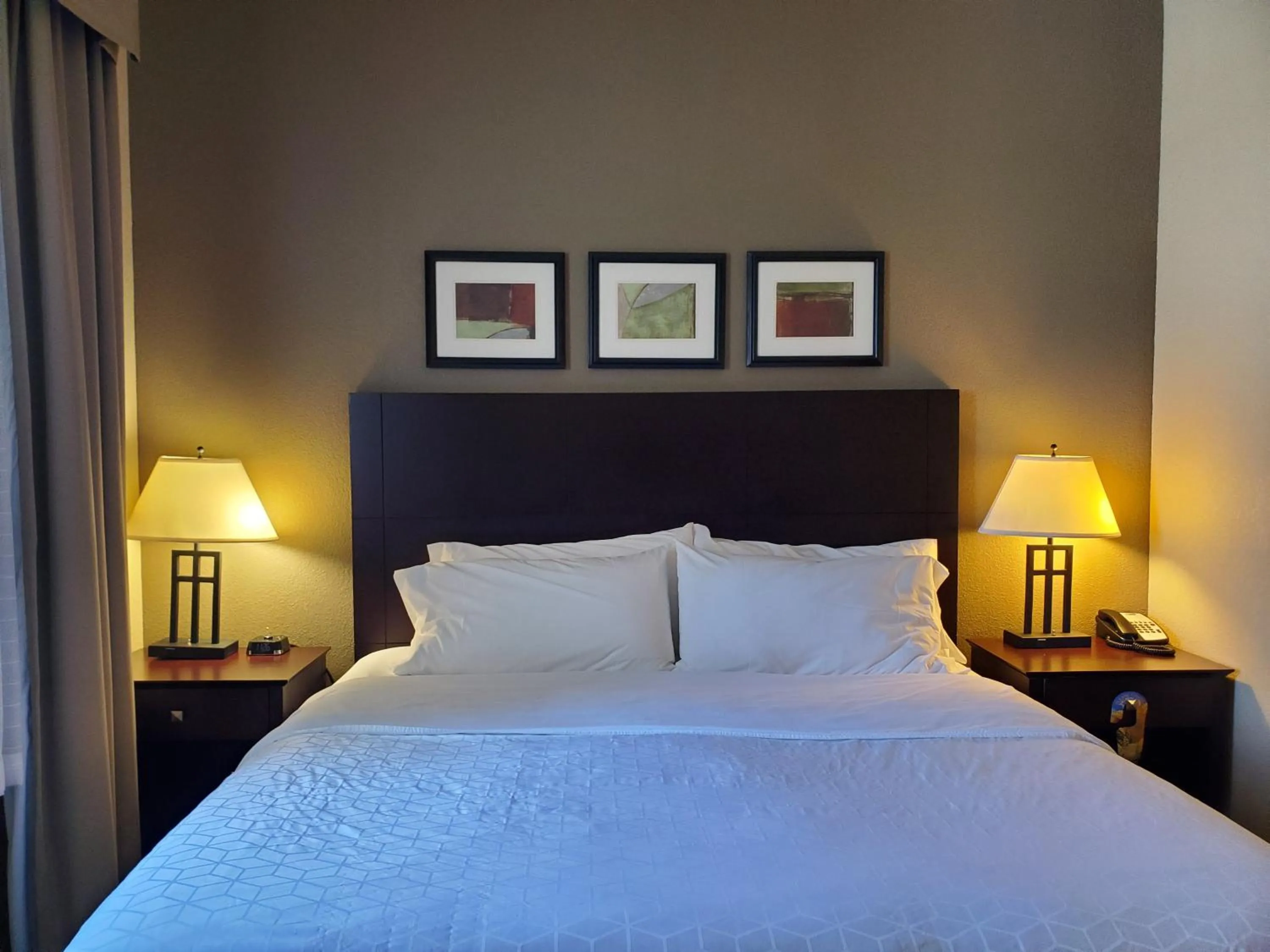 Bed in Holiday Inn Express Hotel & Suites Mankato East by IHG