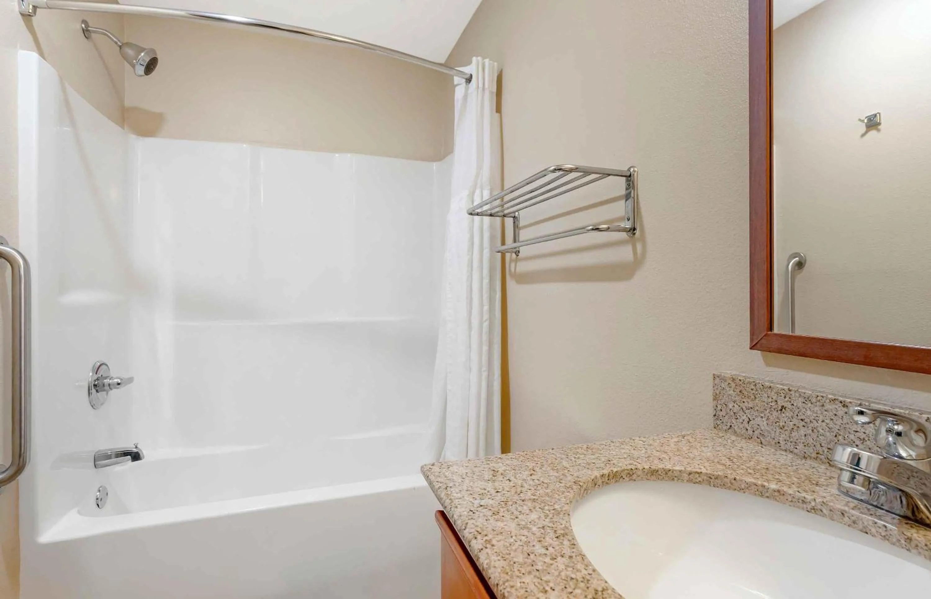 Bathroom in Extended Stay America Suites - McAlester - Hwy 69
