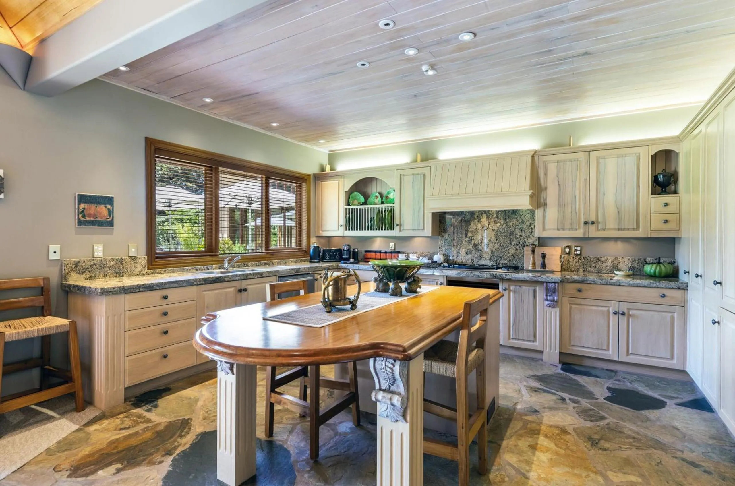 Coffee/tea facilities in Treetops Lodge & Estate