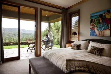 Bed in Treetops Lodge & Estate