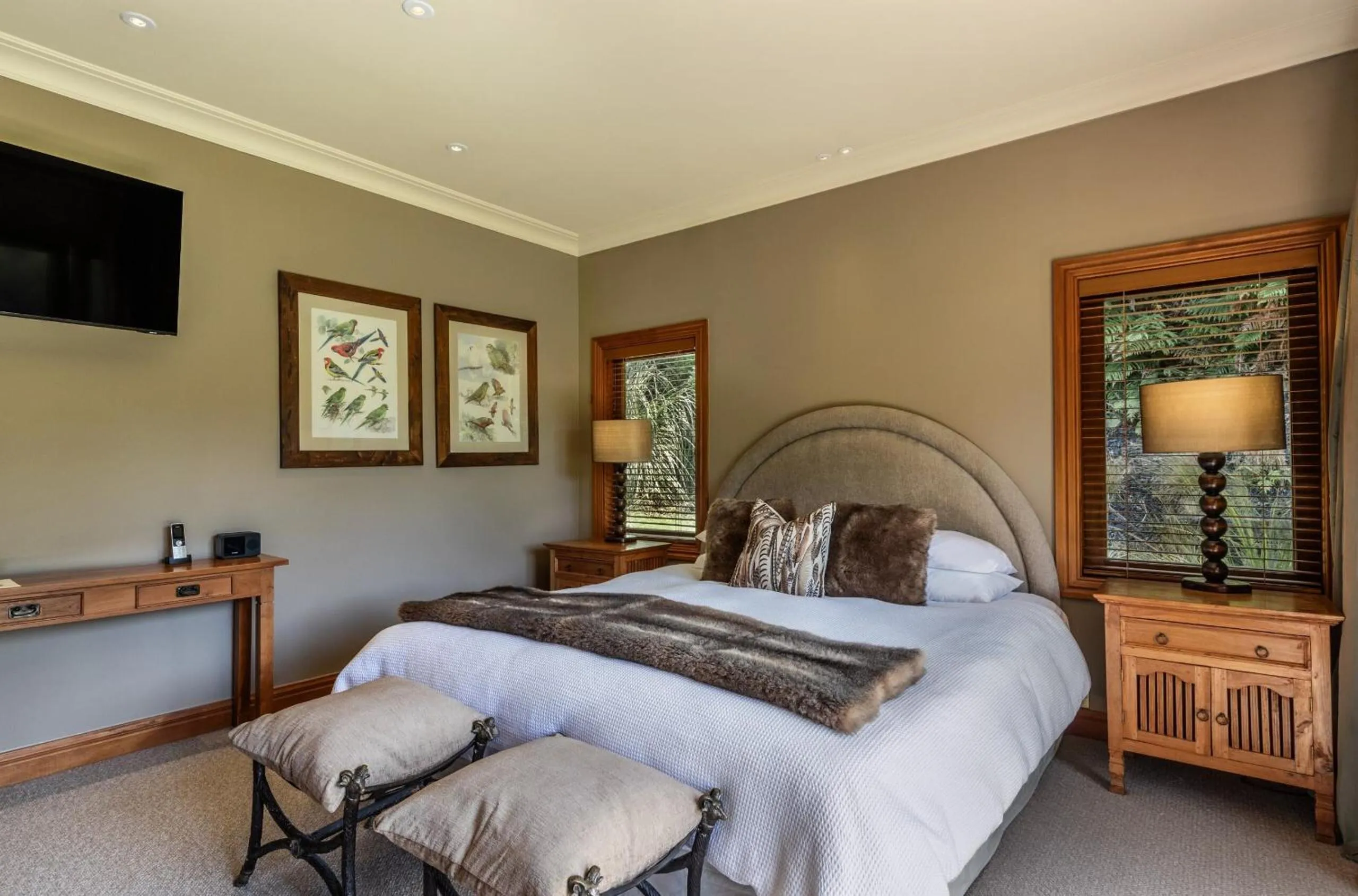 Bedroom, Bed in Treetops Lodge & Estate