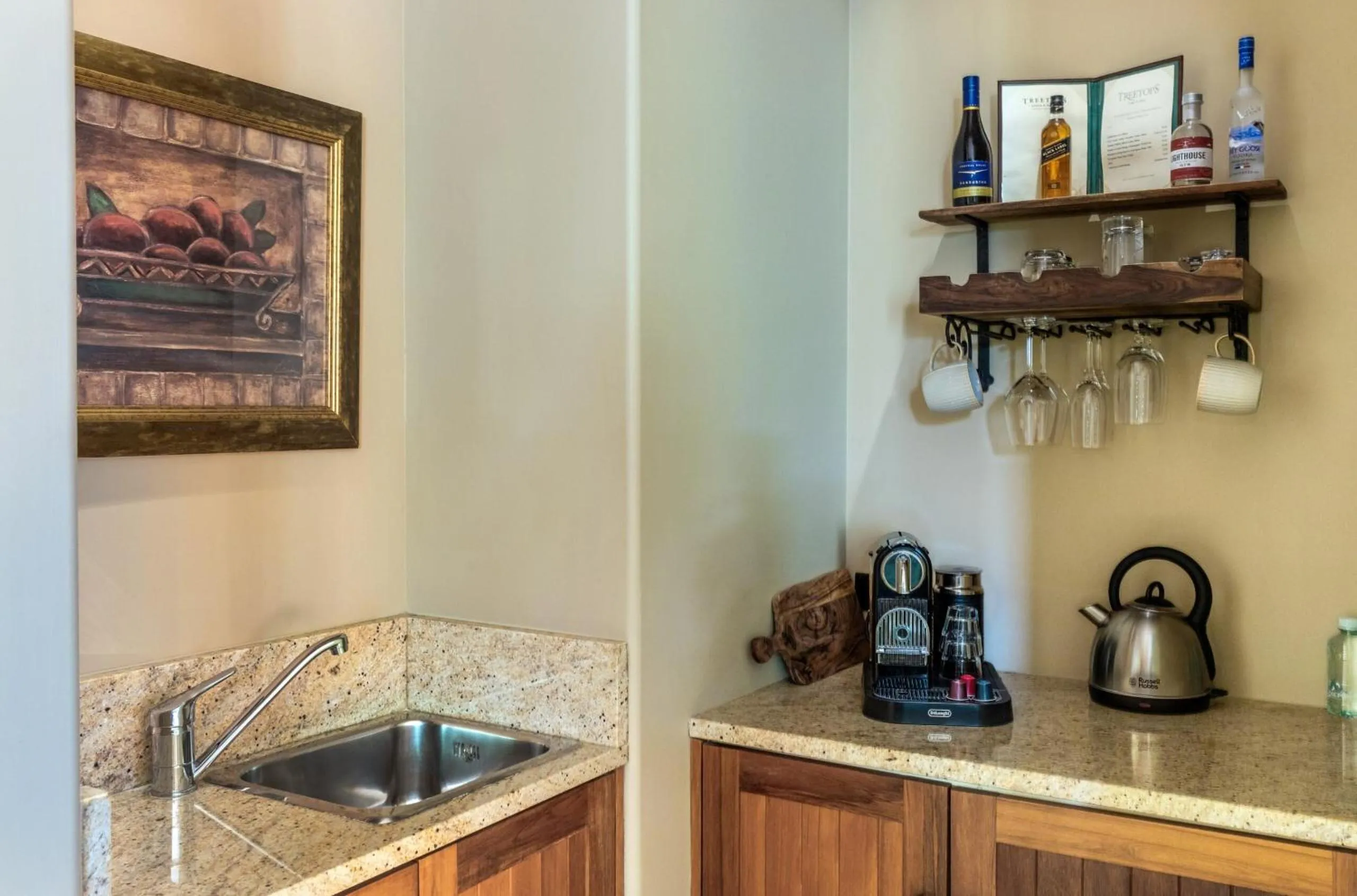 Coffee/tea facilities in Treetops Lodge & Estate