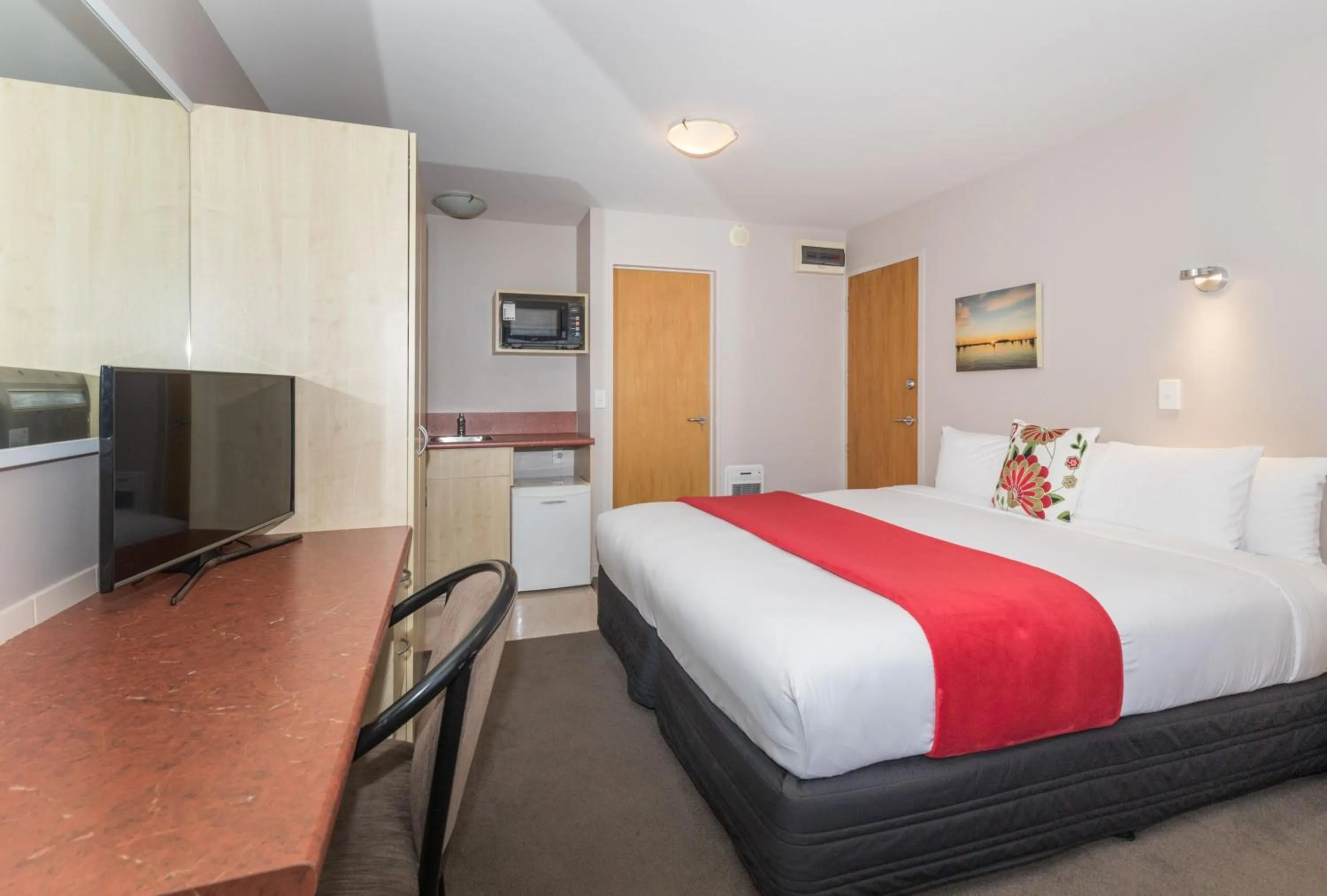 Photo of the whole room, Bed in Bella Vista Motel Oamaru