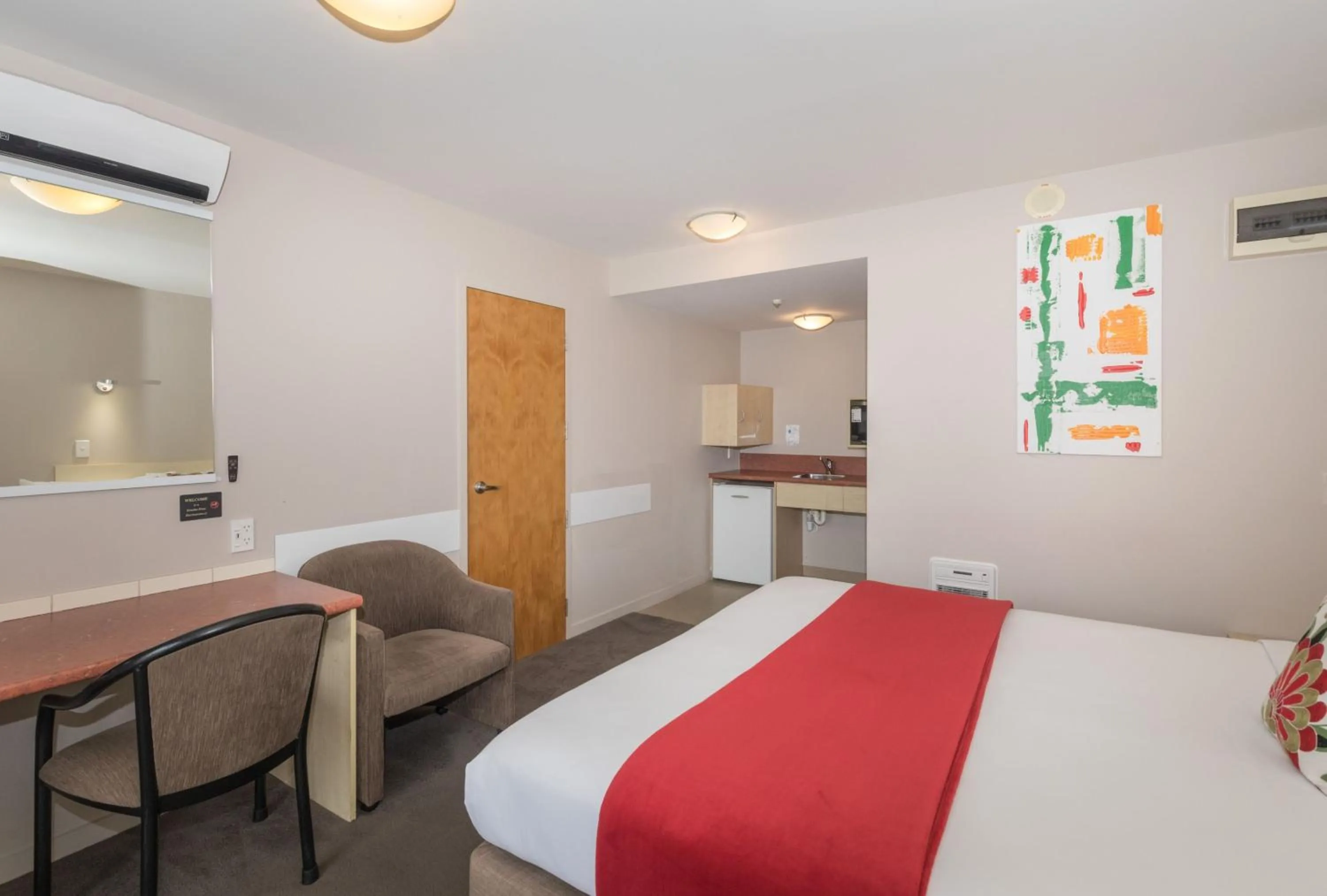 Photo of the whole room, Bed in Bella Vista Motel Oamaru