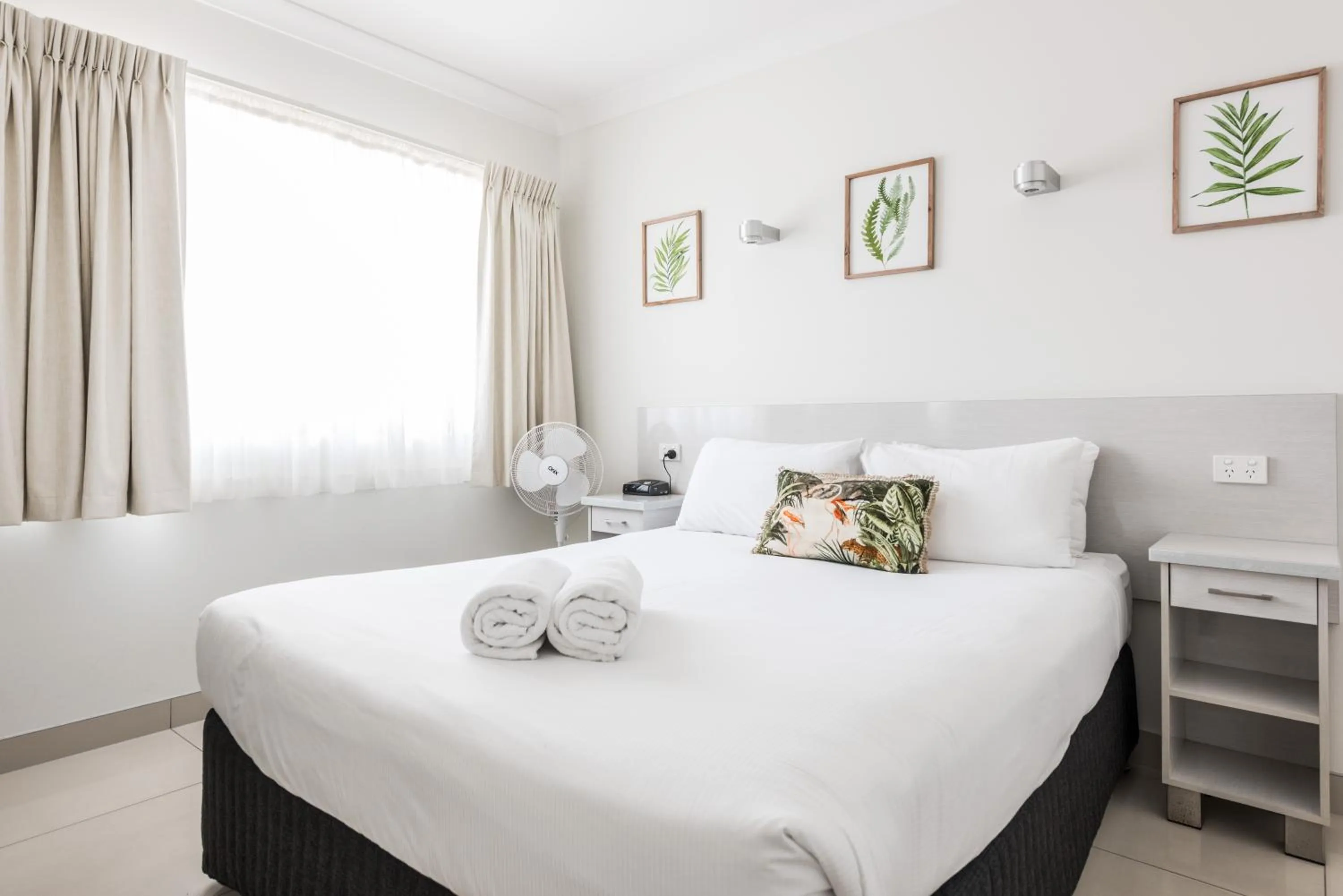 Bed in Hibiscus Motel