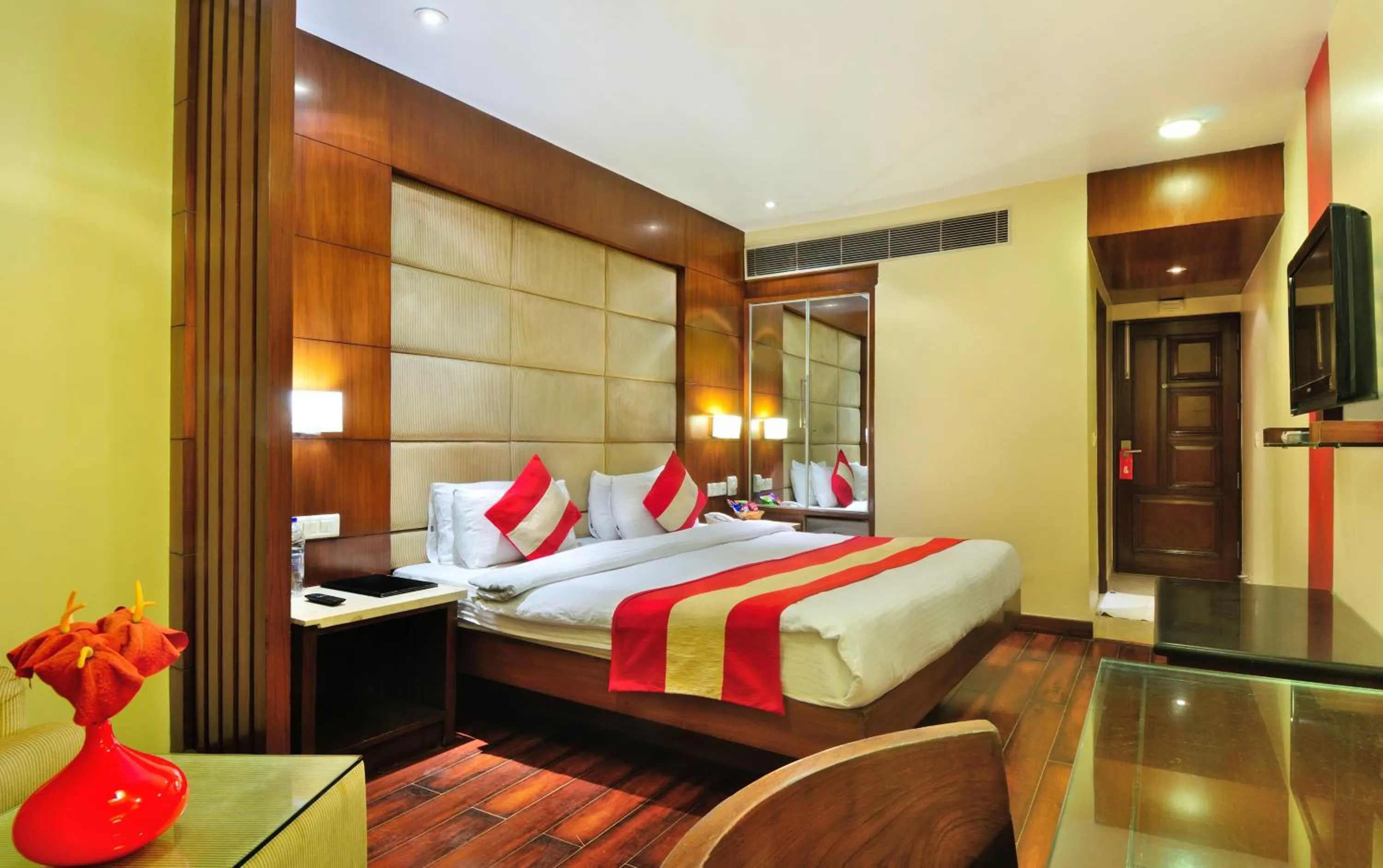 Bedroom, Bed in Hotel Aura - New Delhi Railway Station