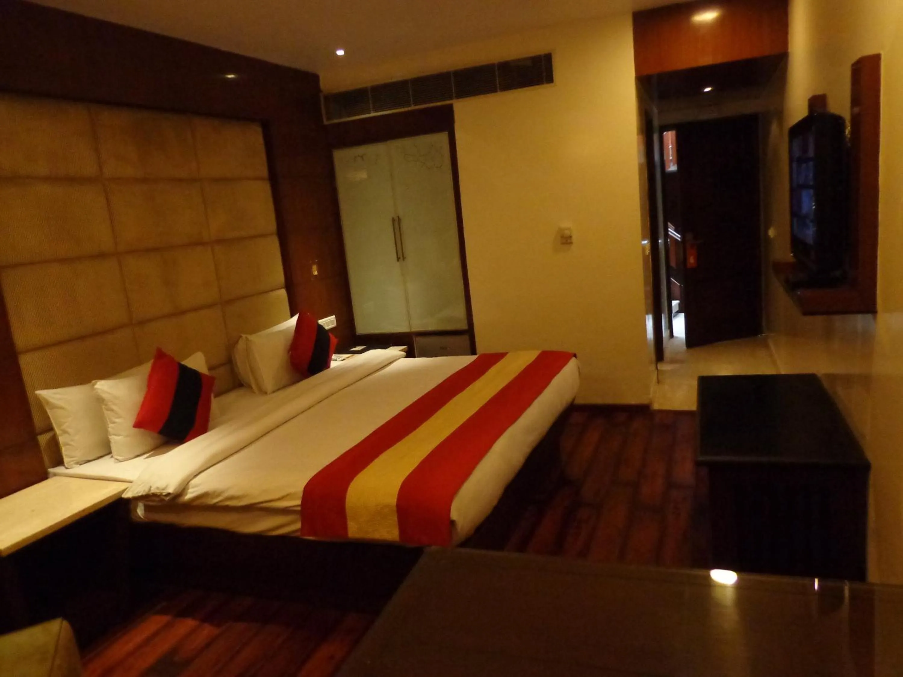 Bed in Hotel Aura - New Delhi Railway Station