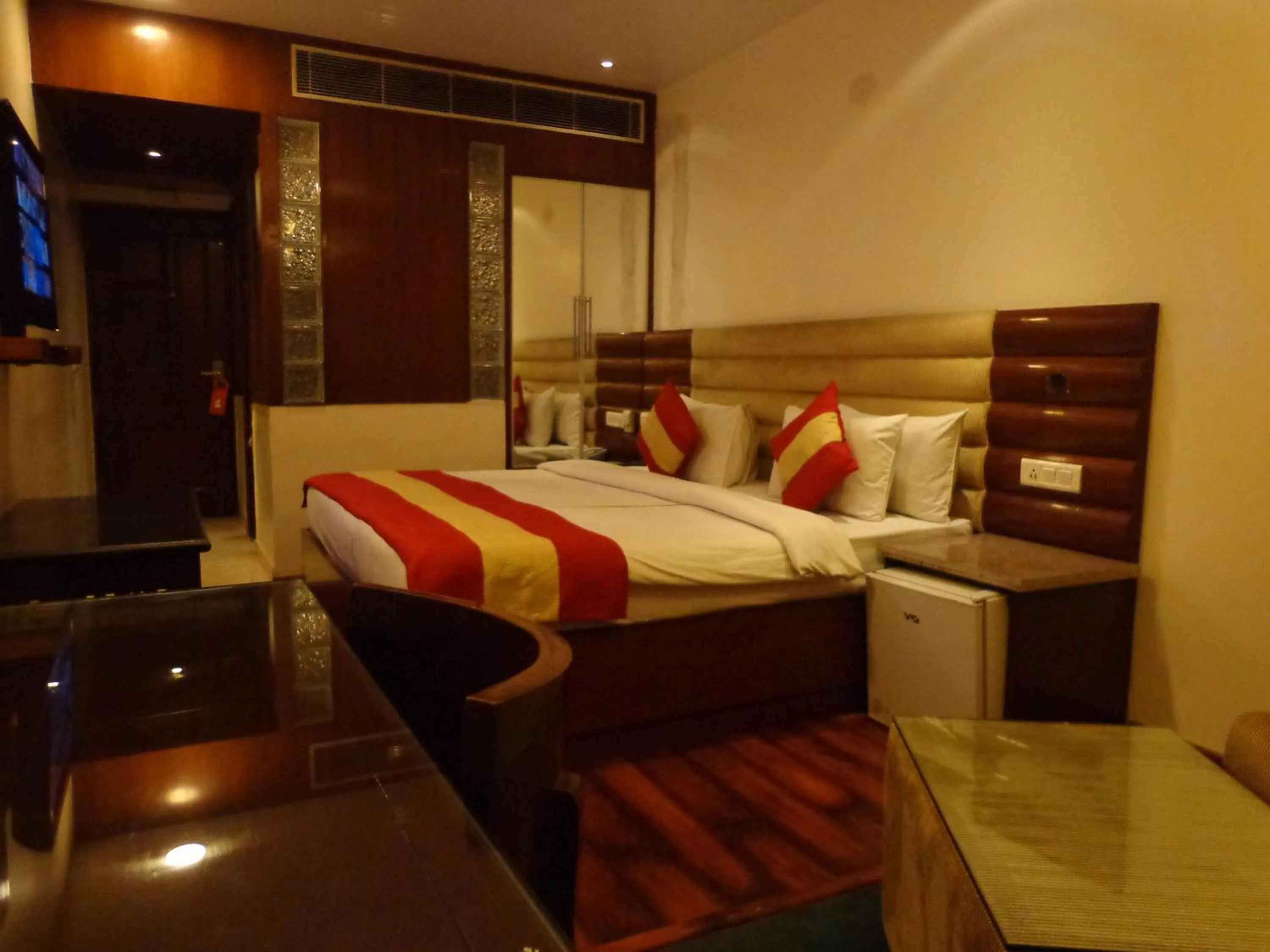 Bedroom, Bed in Hotel Aura - New Delhi Railway Station