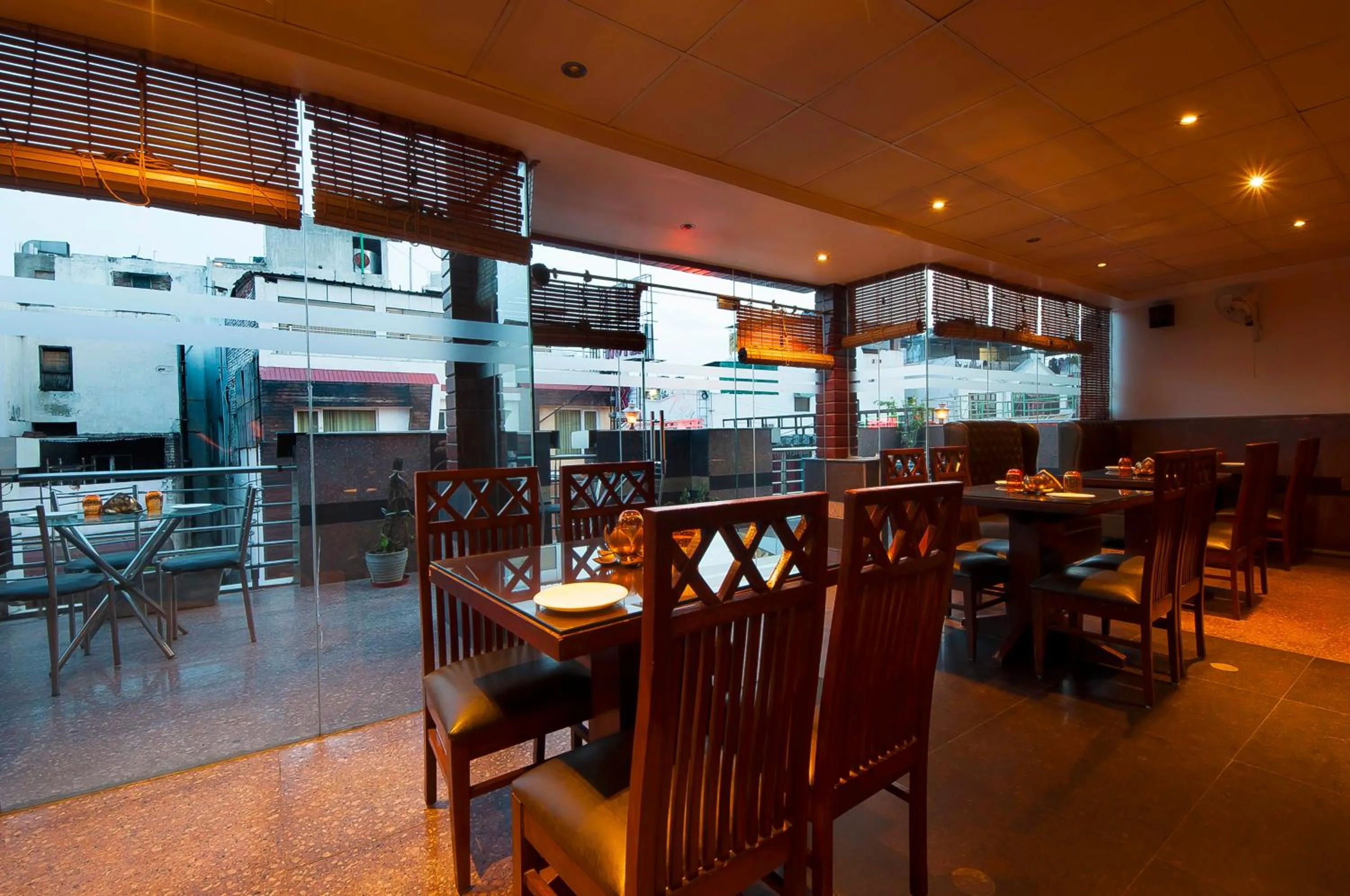 Restaurant/places to eat in Hotel Aura - New Delhi Railway Station
