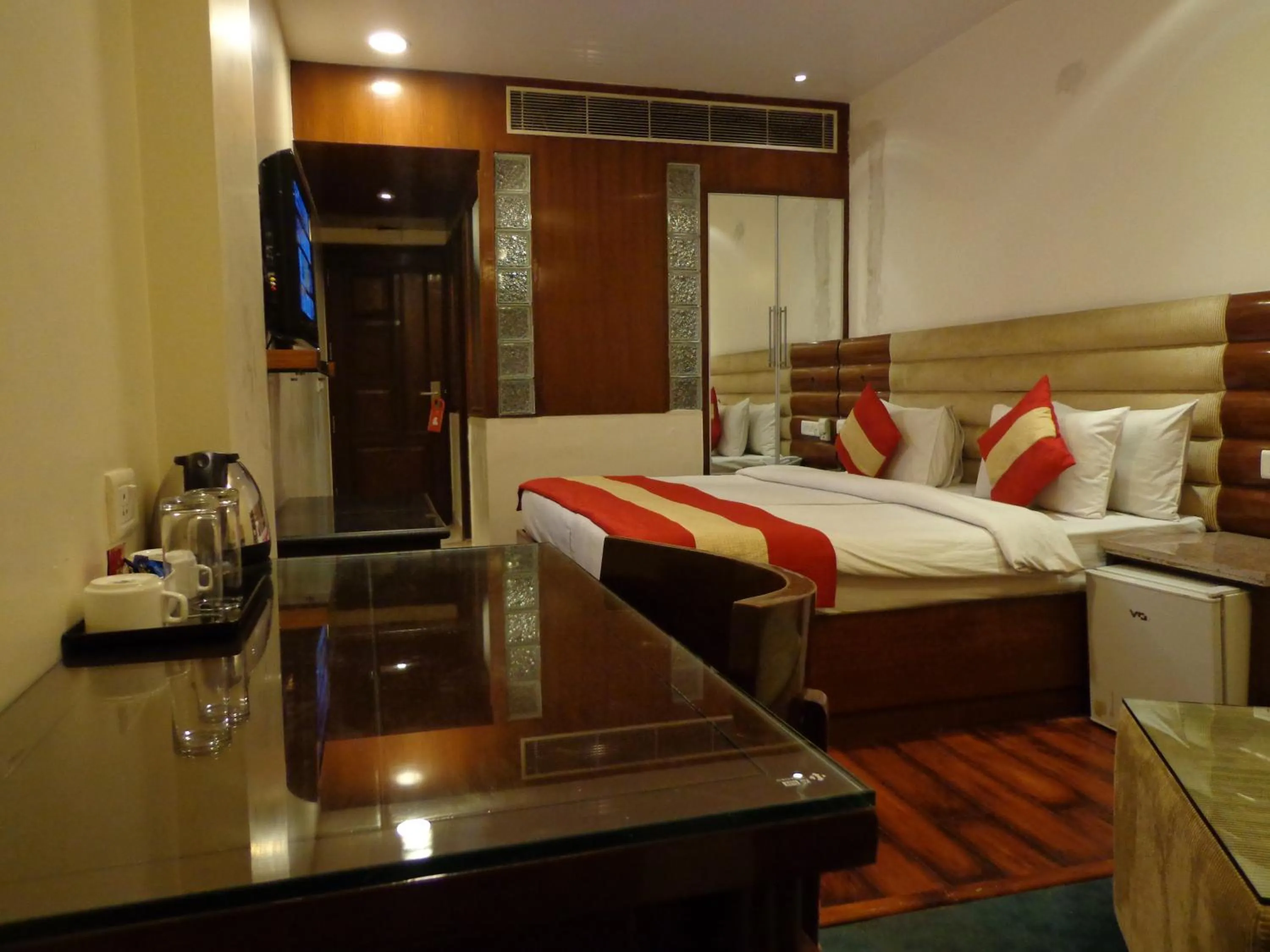 Coffee/tea facilities, Bed in Hotel Aura - New Delhi Railway Station