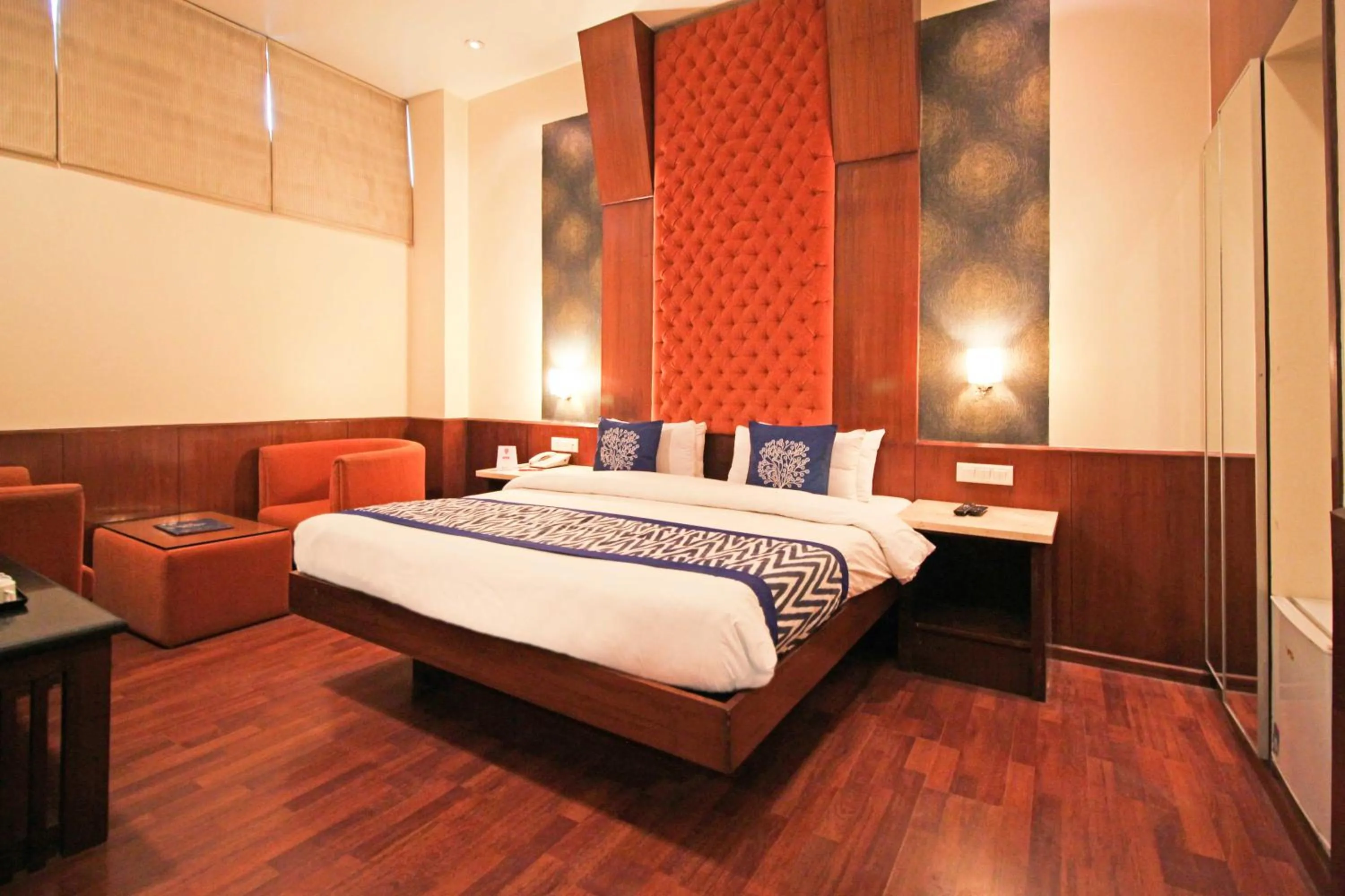 Bedroom, Bed in Hotel Aura - New Delhi Railway Station