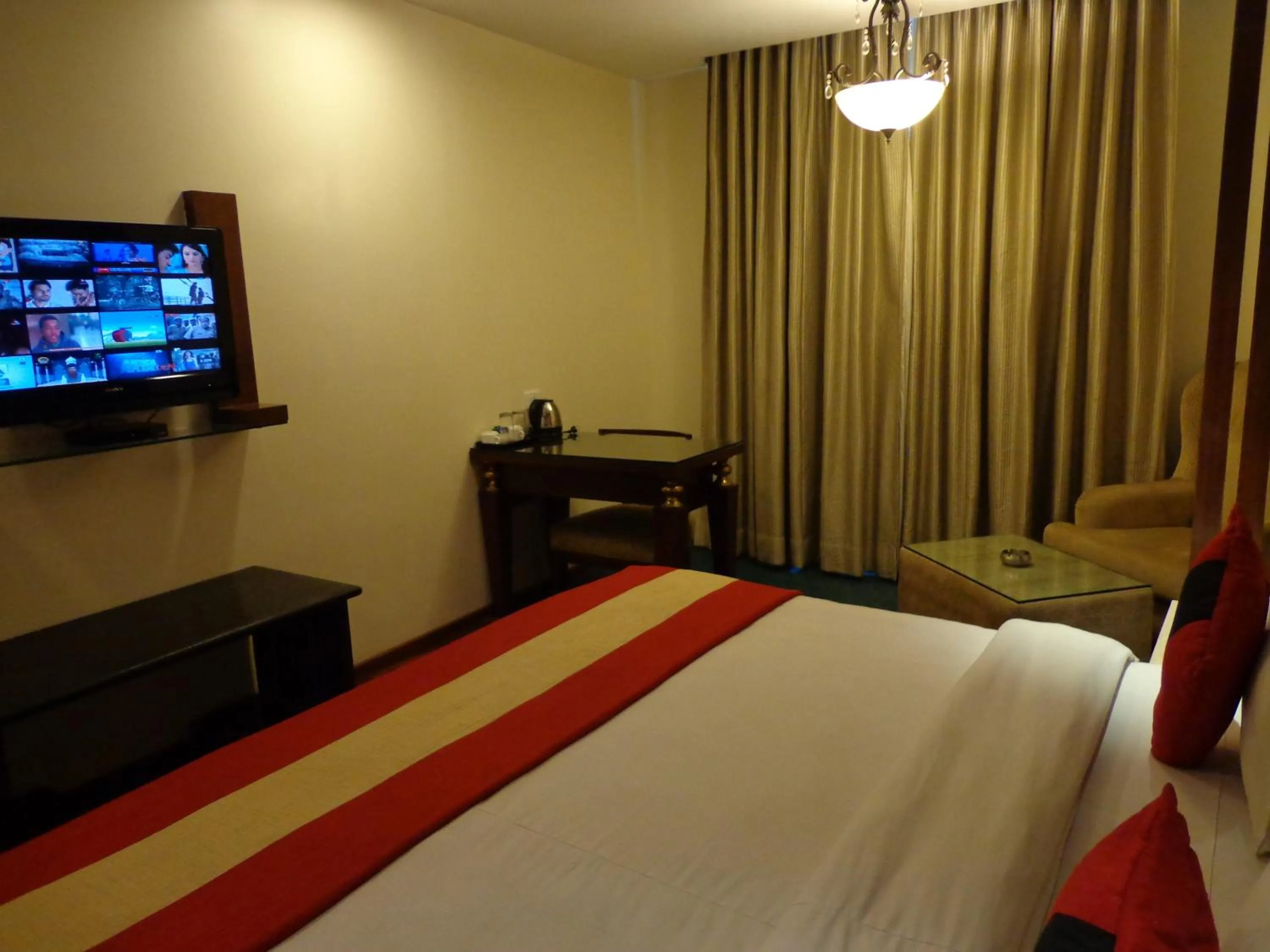 Bed in Hotel Aura - New Delhi Railway Station
