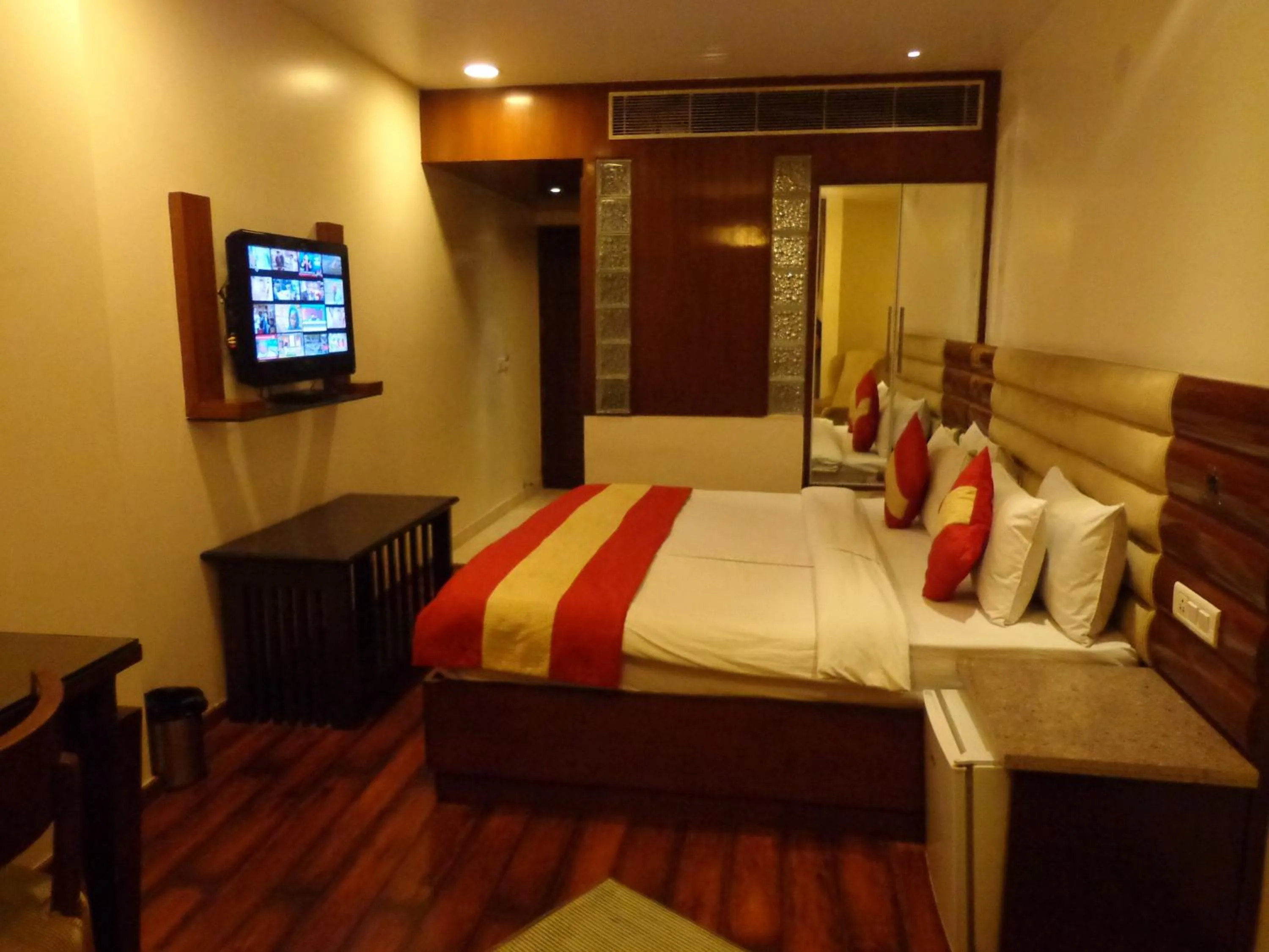 Photo of the whole room, Bed in Hotel Aura - New Delhi Railway Station