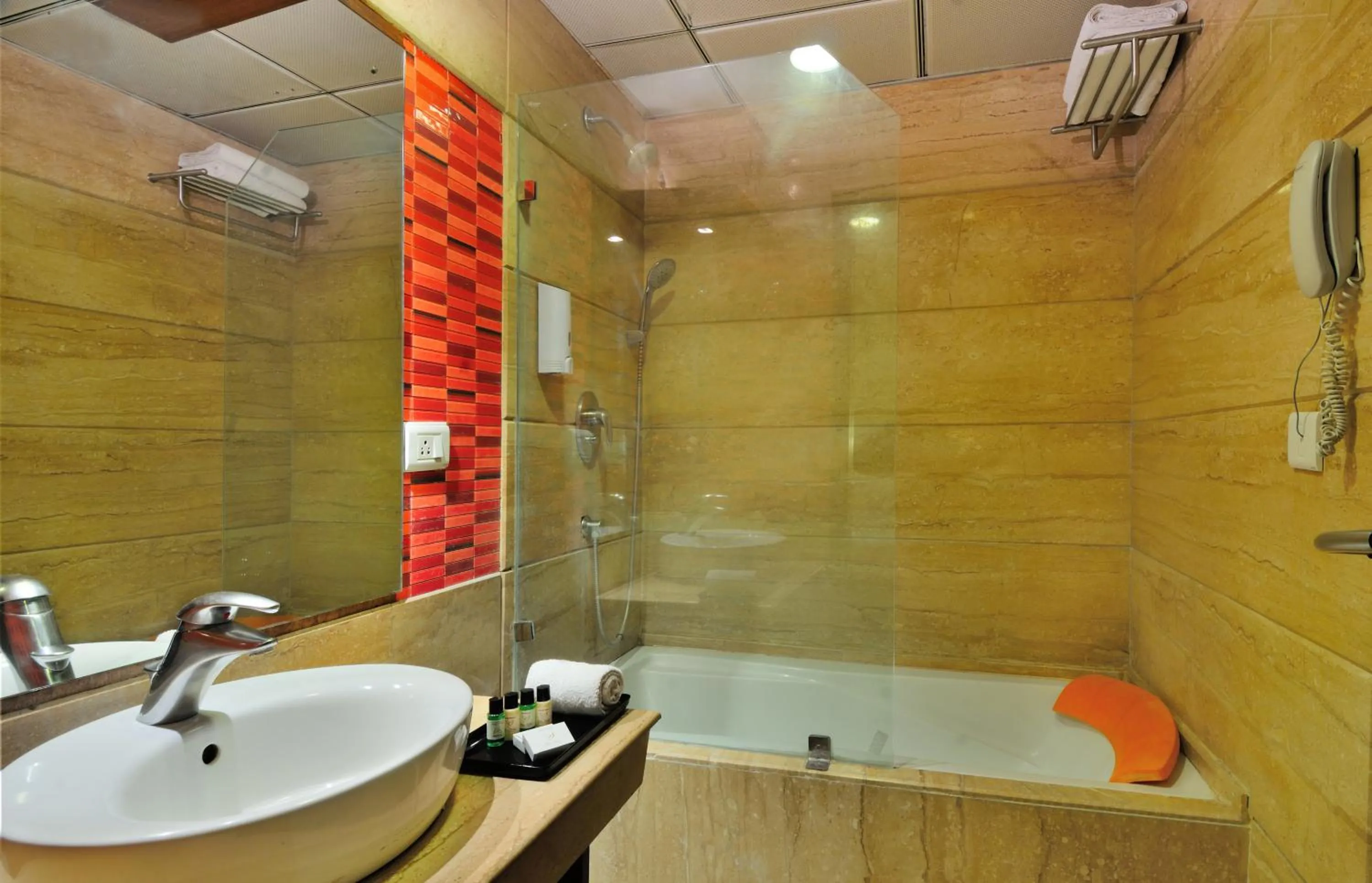 Bathroom in Hotel Aura - New Delhi Railway Station