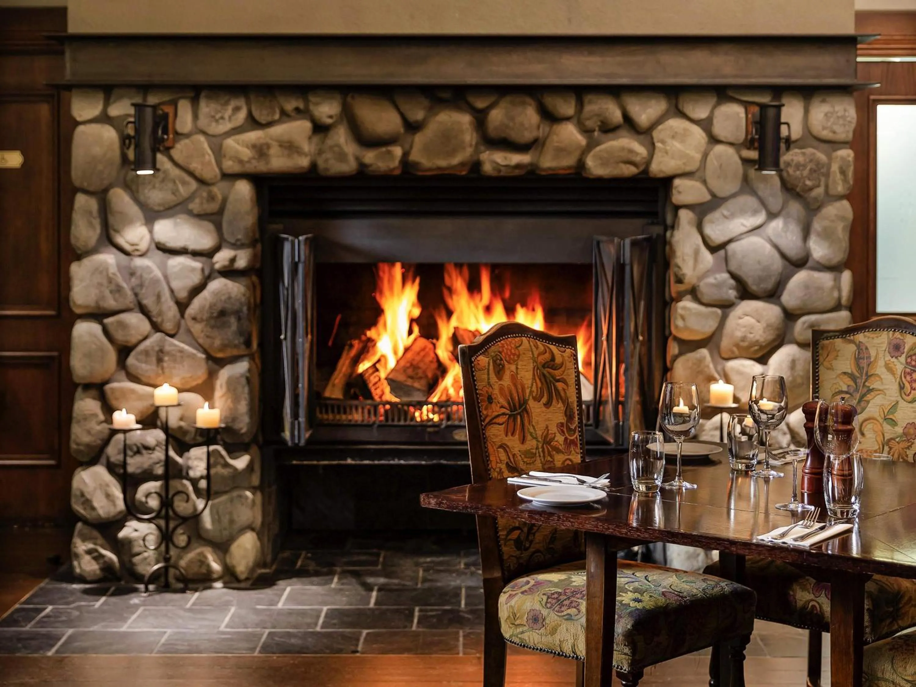 Lounge or bar in Fable Terrace Downs Resort by MGallery