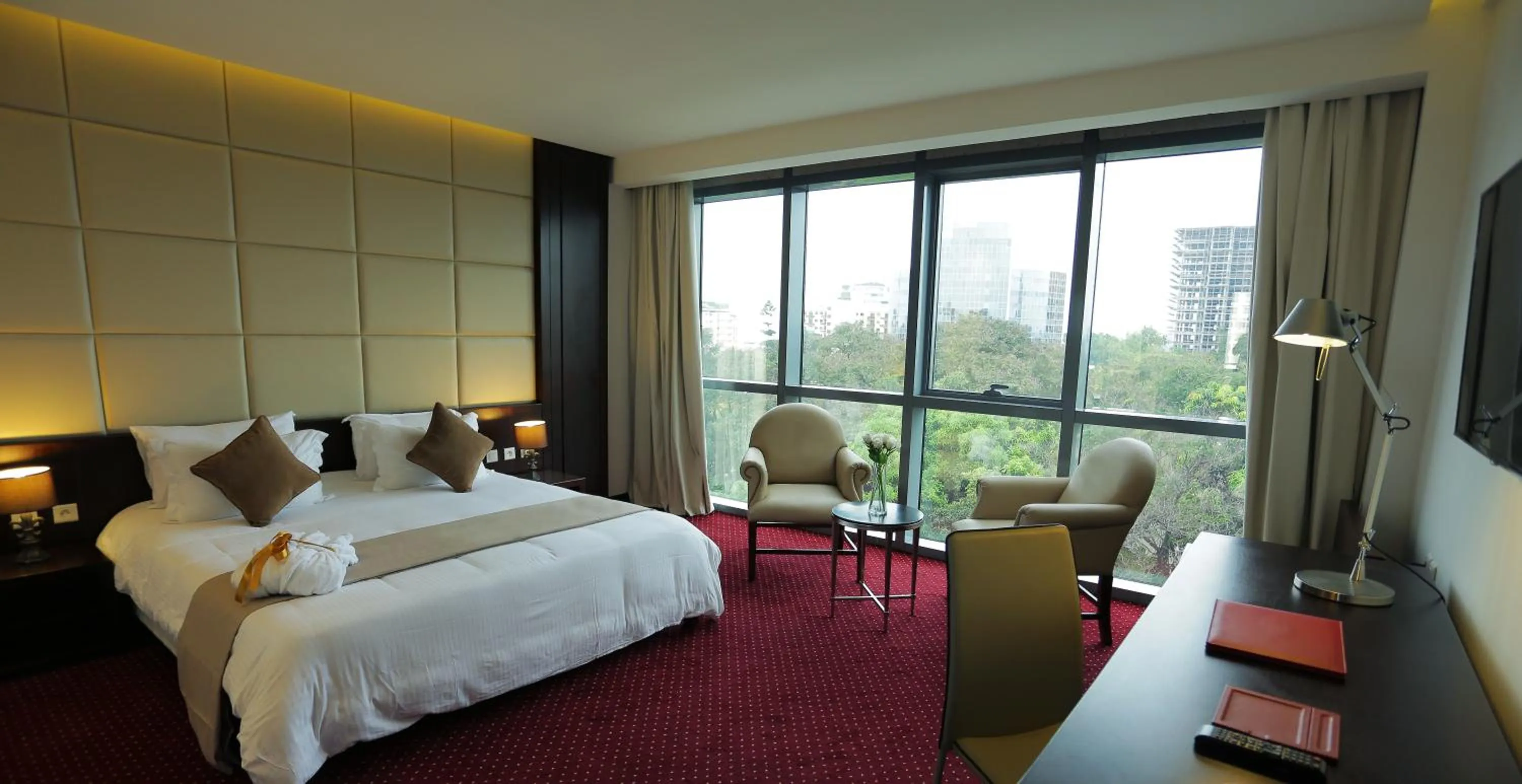 Bedroom, Bed in GHS Hotel