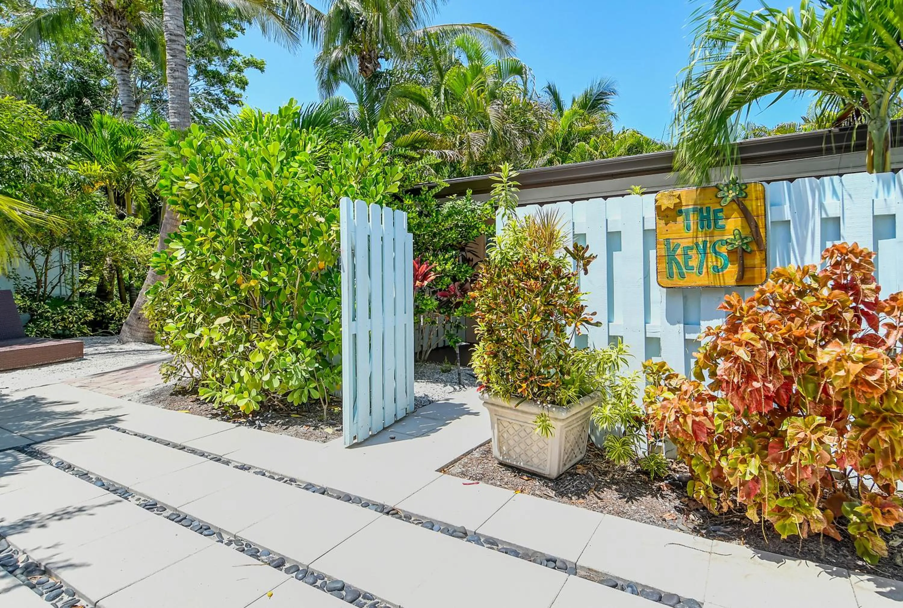 Property building in Siesta Key Palms Resort