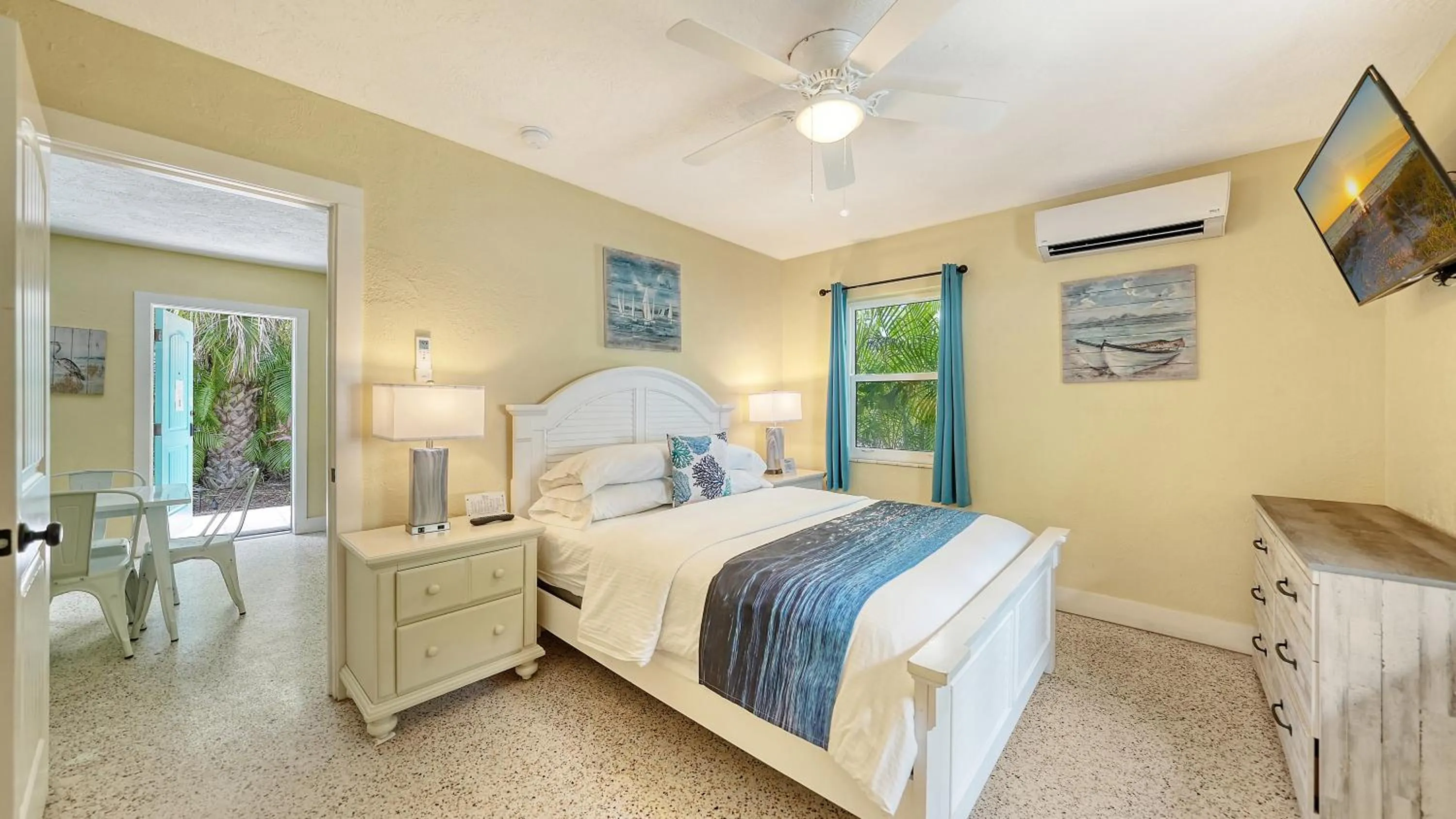 Bedroom, Bed in Siesta Key Palms Resort