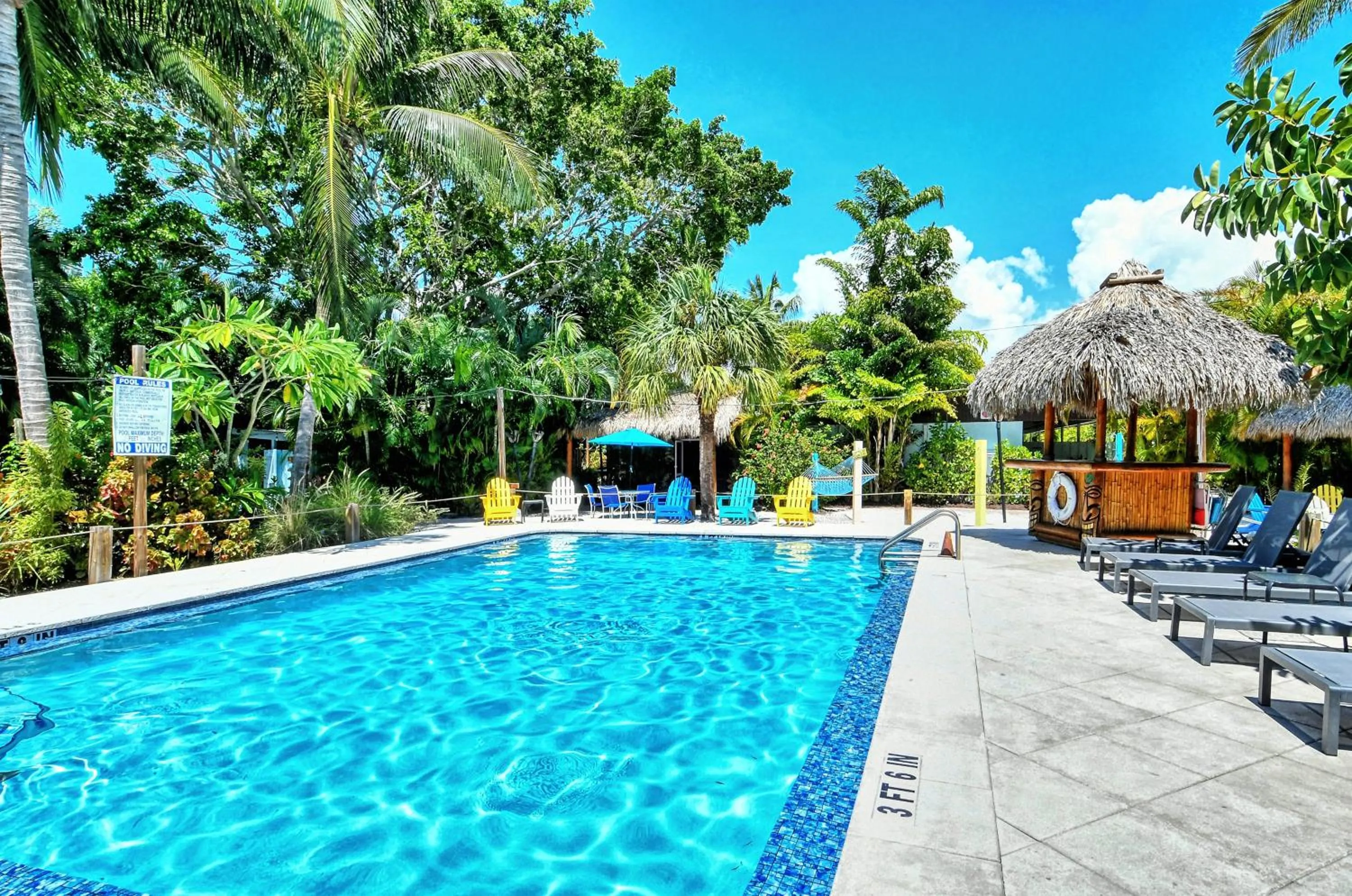 Swimming pool in Siesta Key Palms Resort