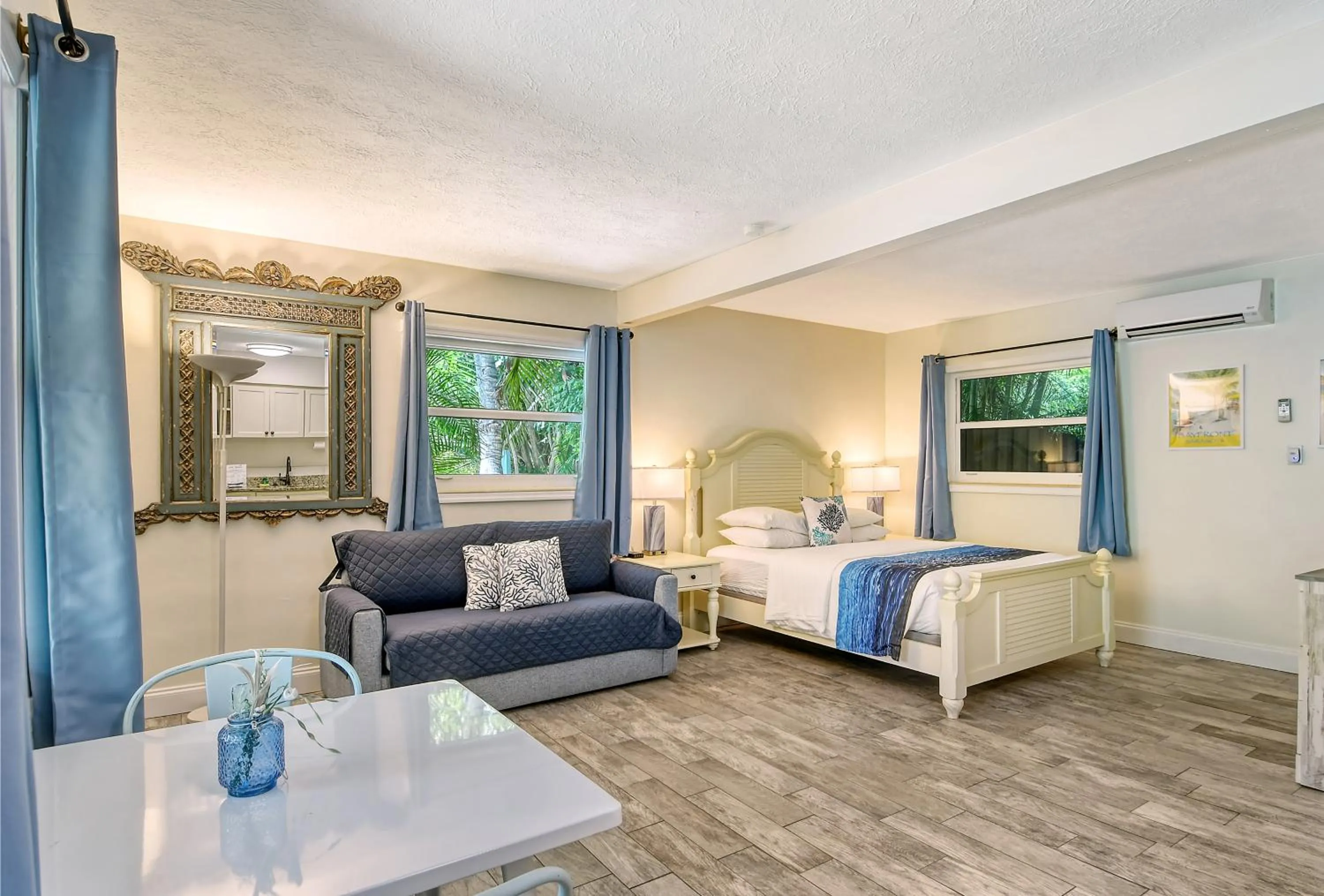 Bedroom, Bed in Siesta Key Palms Resort