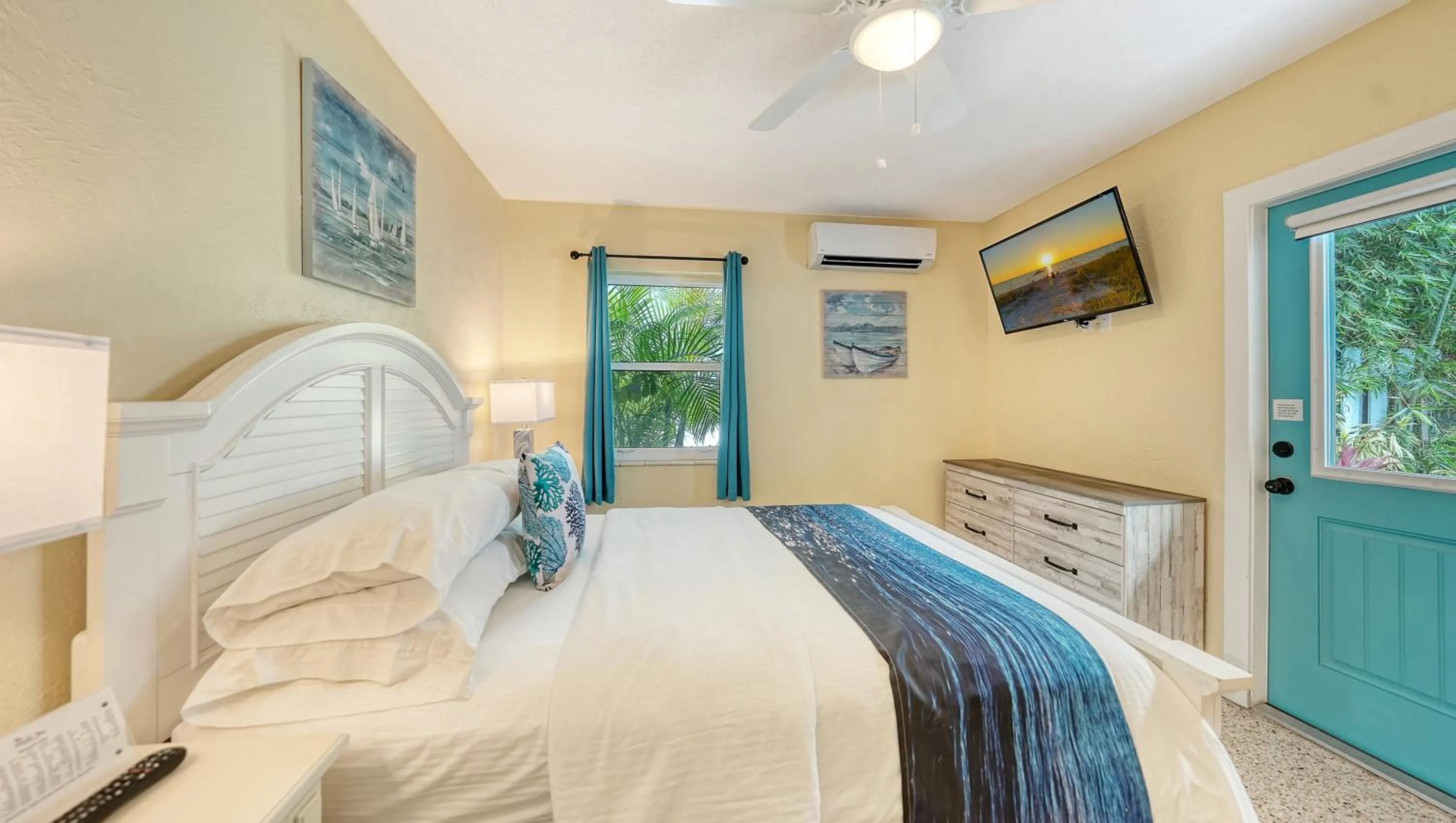 Bedroom, Bed in Siesta Key Palms Resort