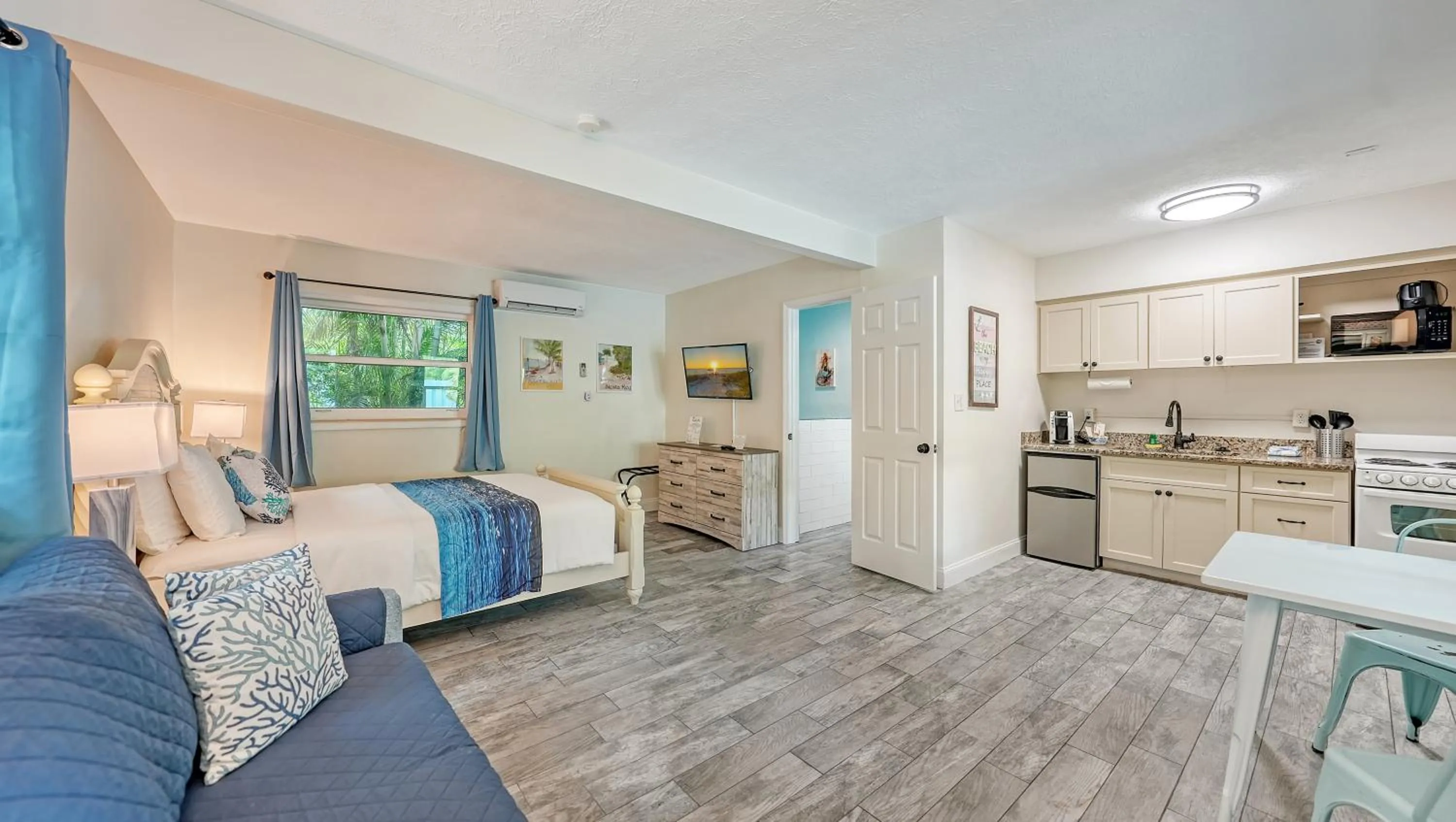 Bedroom in Siesta Key Palms Resort