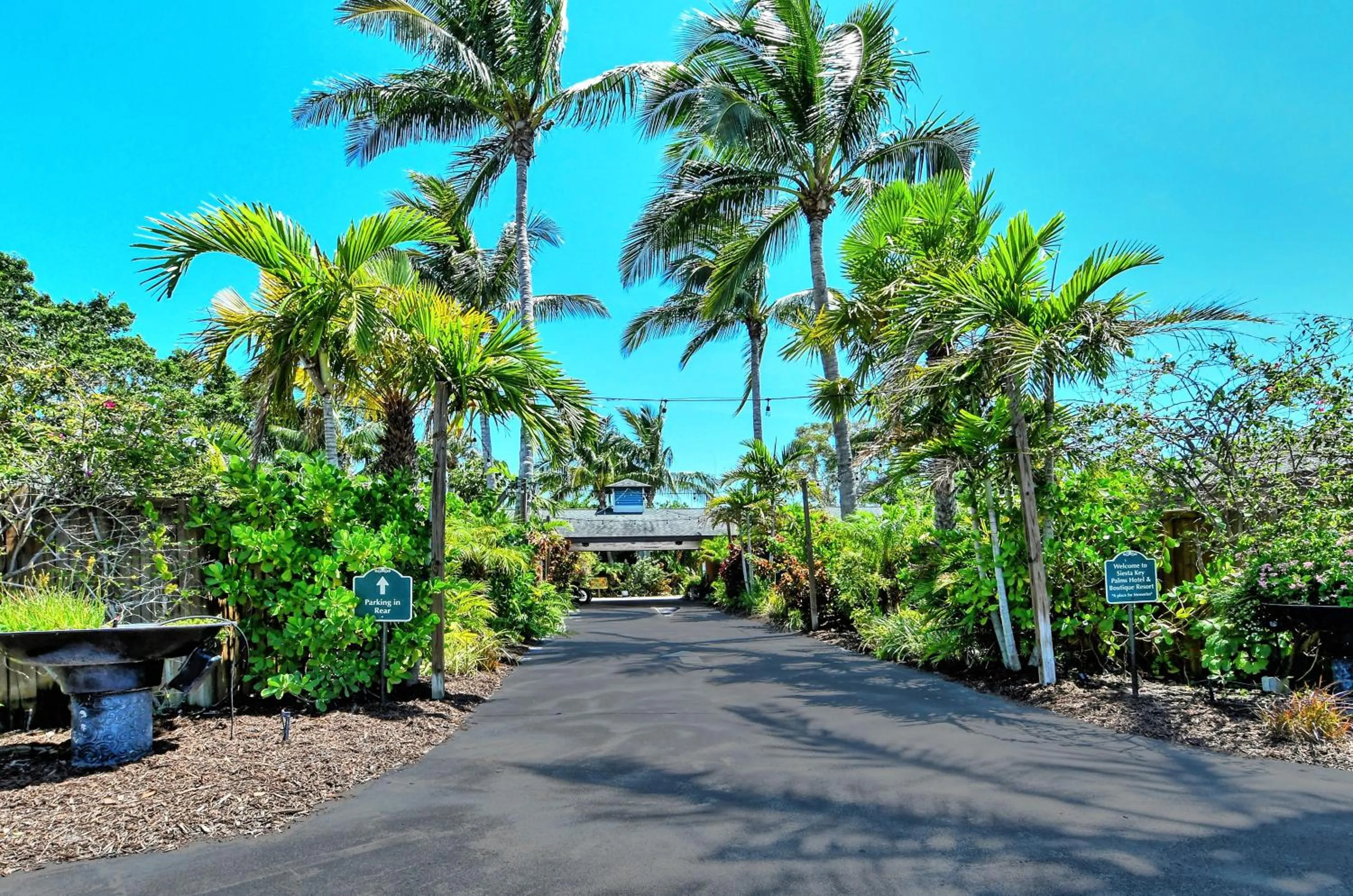 Facade/entrance in Siesta Key Palms Resort