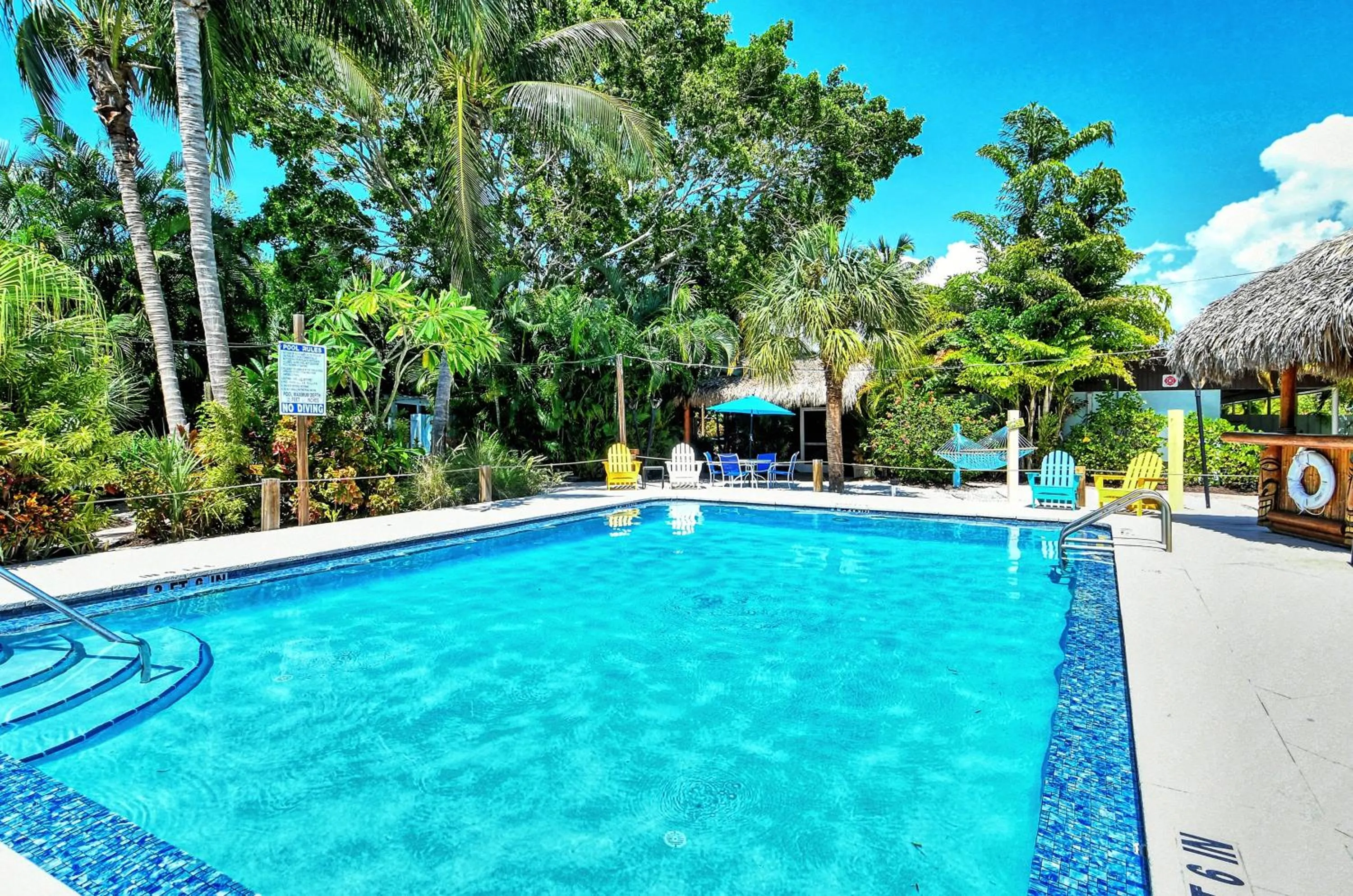 Swimming pool in Siesta Key Palms Resort
