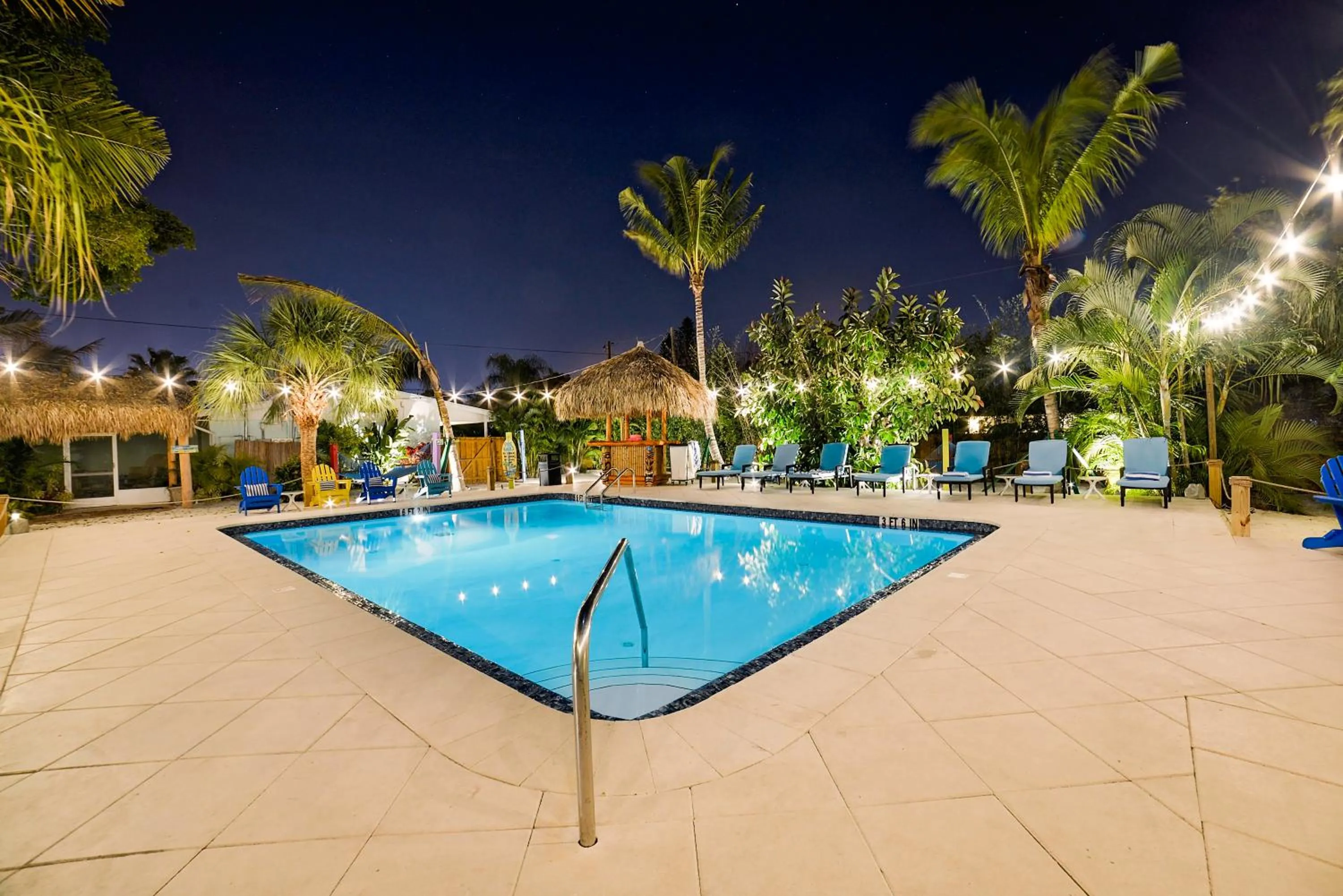 Swimming pool in Siesta Key Palms Resort