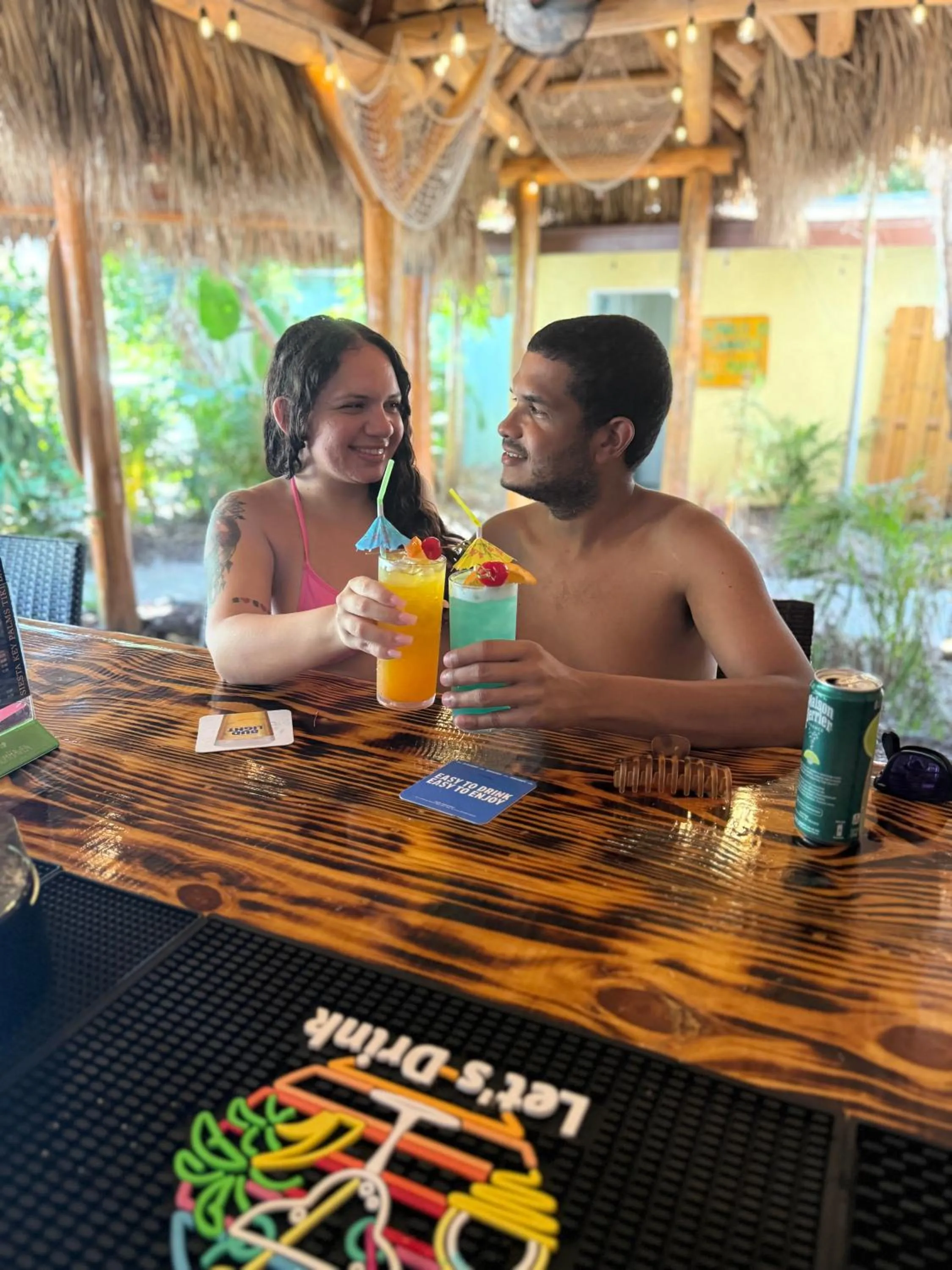 Lounge or bar in Siesta Key Palms Resort