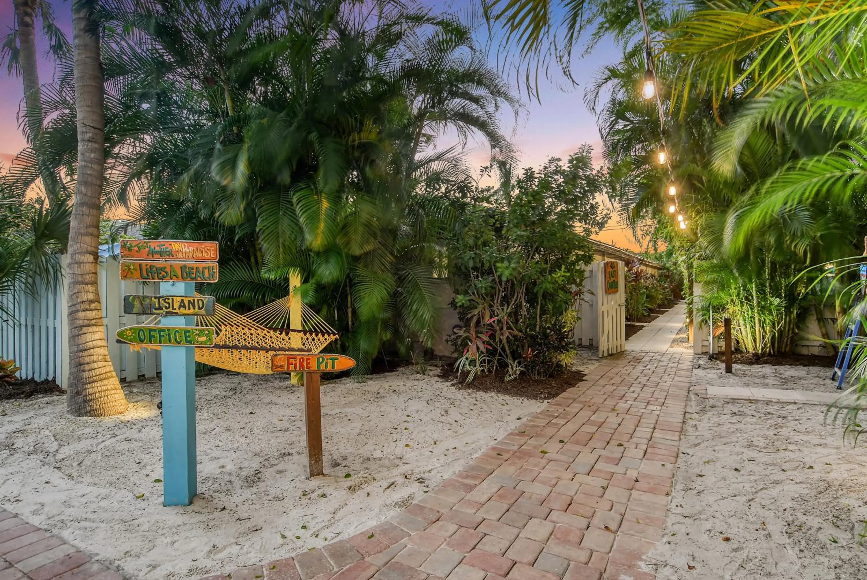 Natural landscape in Siesta Key Palms Resort